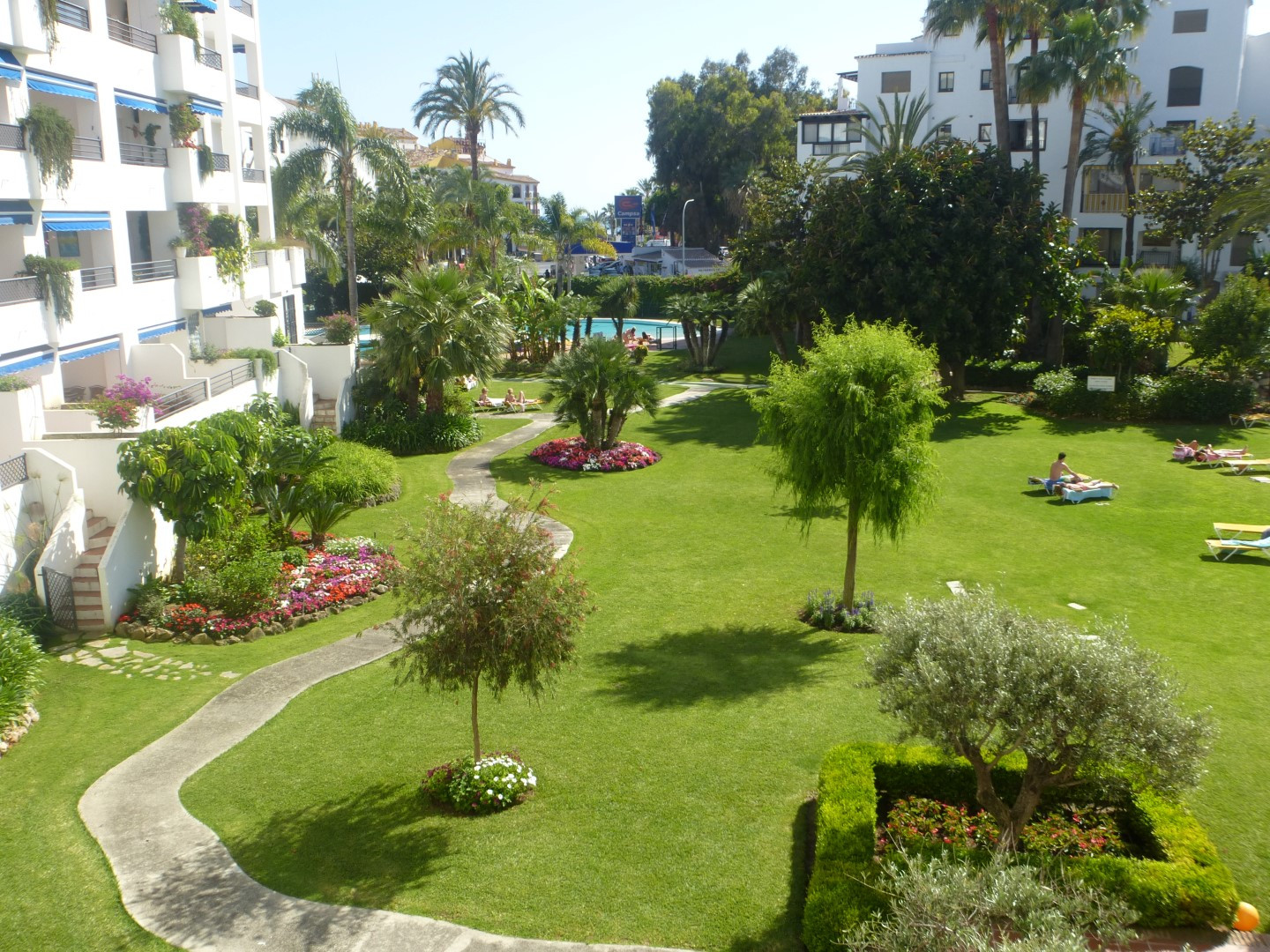 2 bedroom apartment in Puerto Banus with lovely views over Plaza Antonio Banderas