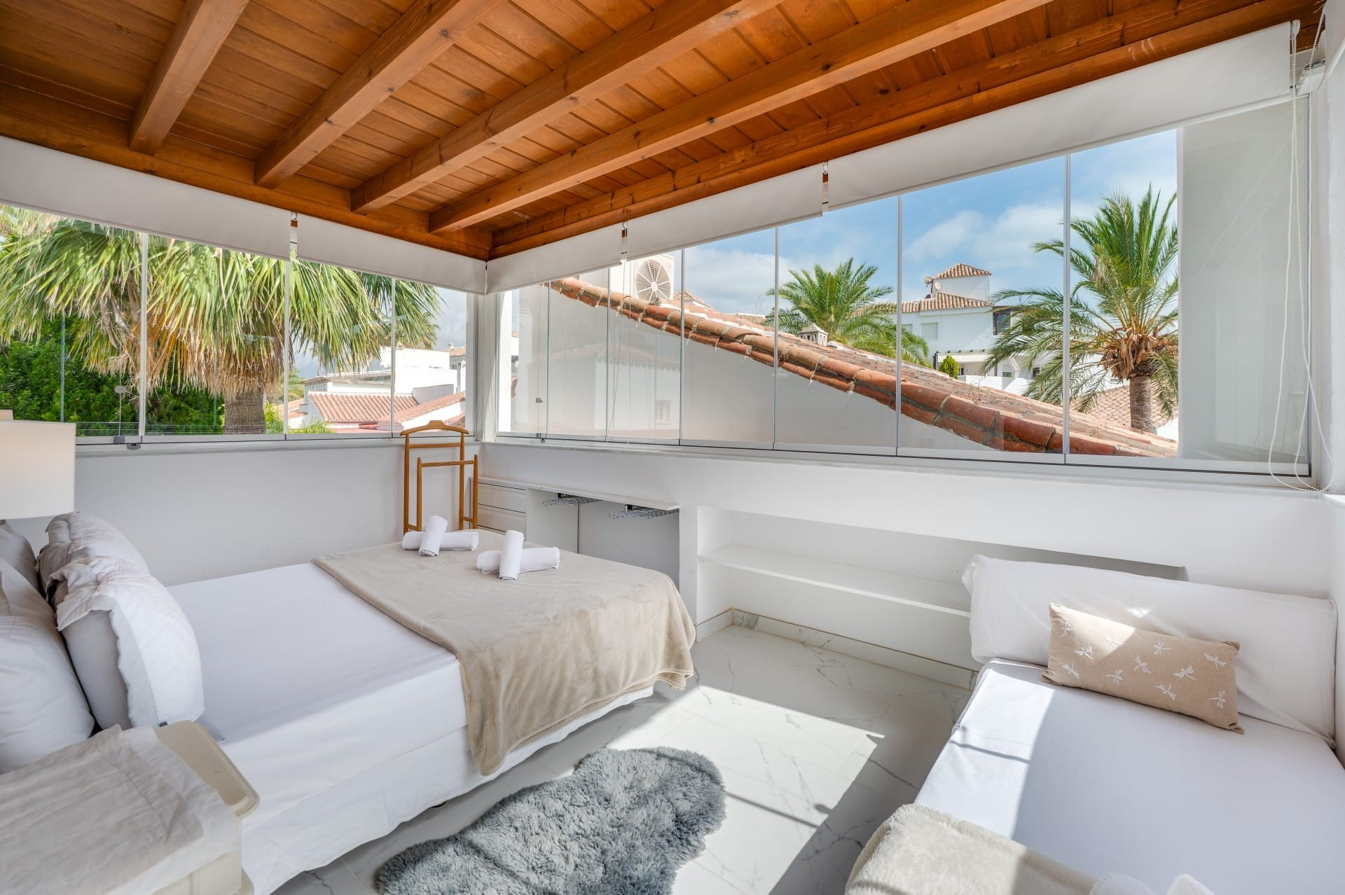 Spacious 4 bedroom beachfront townhouse in Bahia de Marbella, Marbella East 