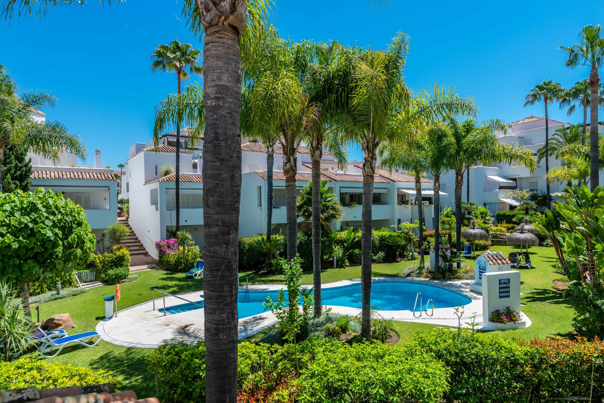 Spacious 4 bedroom beachfront townhouse in Bahia de Marbella, Marbella East 