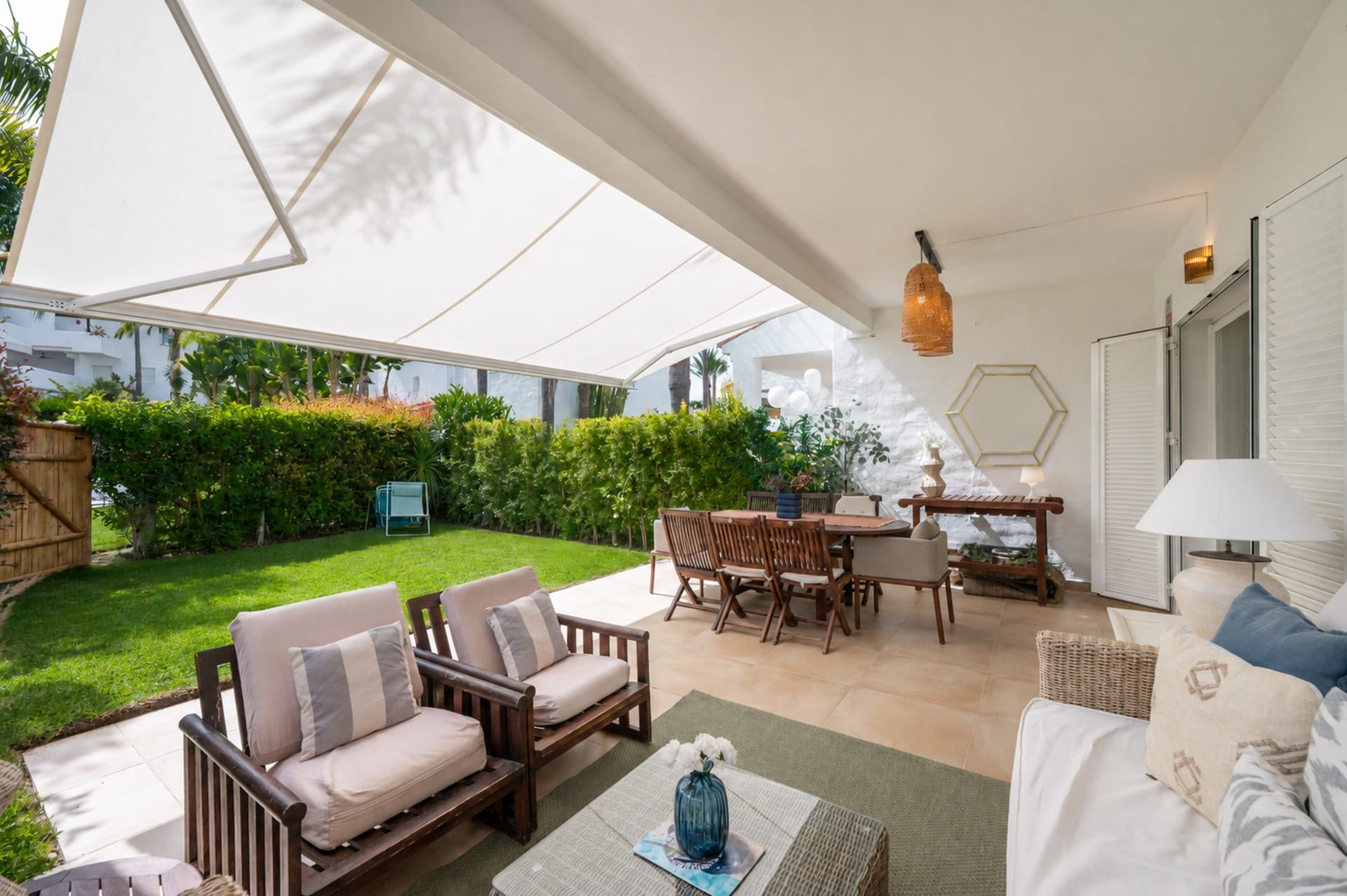 Spacious 4 bedroom beachfront townhouse in Bahia de Marbella, Marbella East 