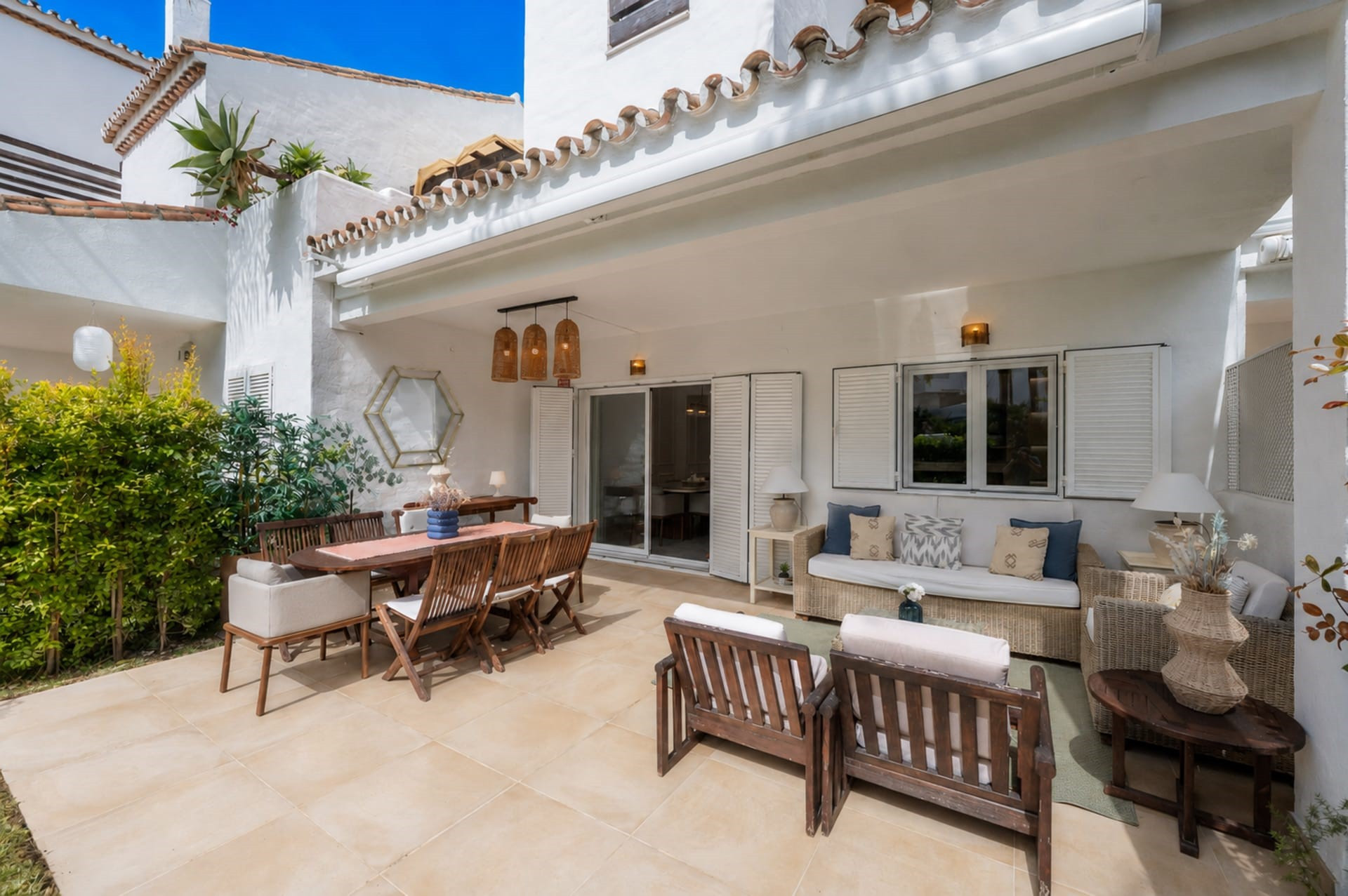 Spacious 4 bedroom beachfront townhouse in Bahia de Marbella, Marbella East 