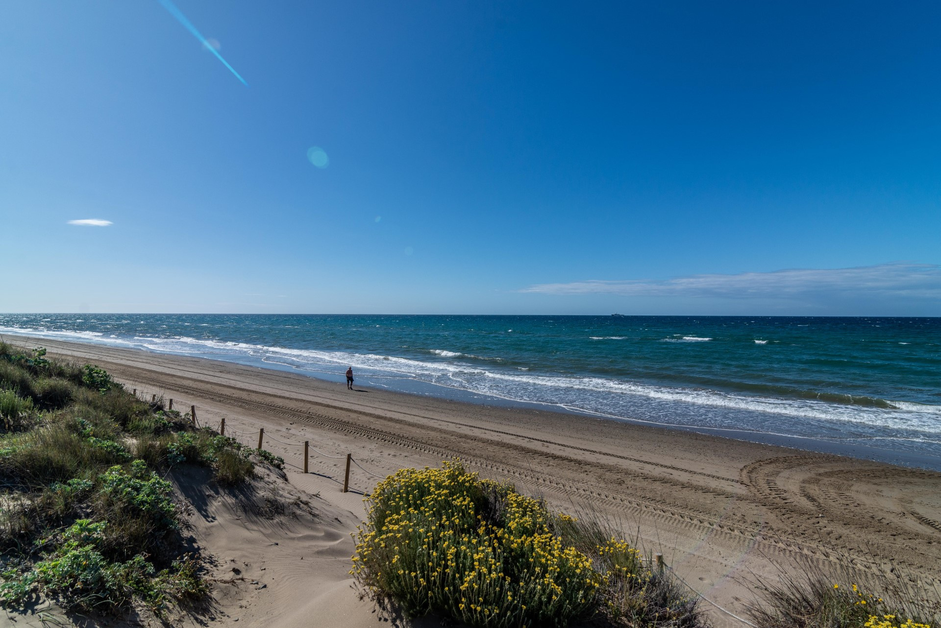 Spacious 4 bedroom beachfront townhouse in Bahia de Marbella, Marbella East 