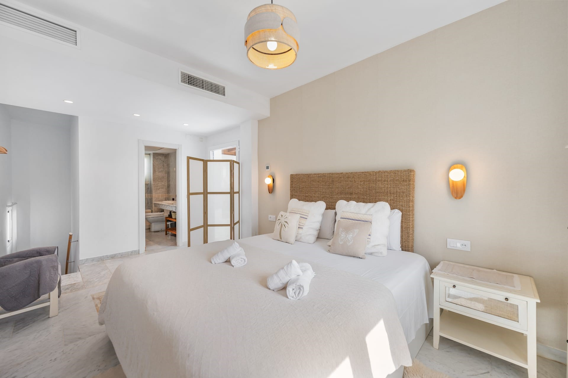 Spacious 4 bedroom beachfront townhouse in Bahia de Marbella, Marbella East 