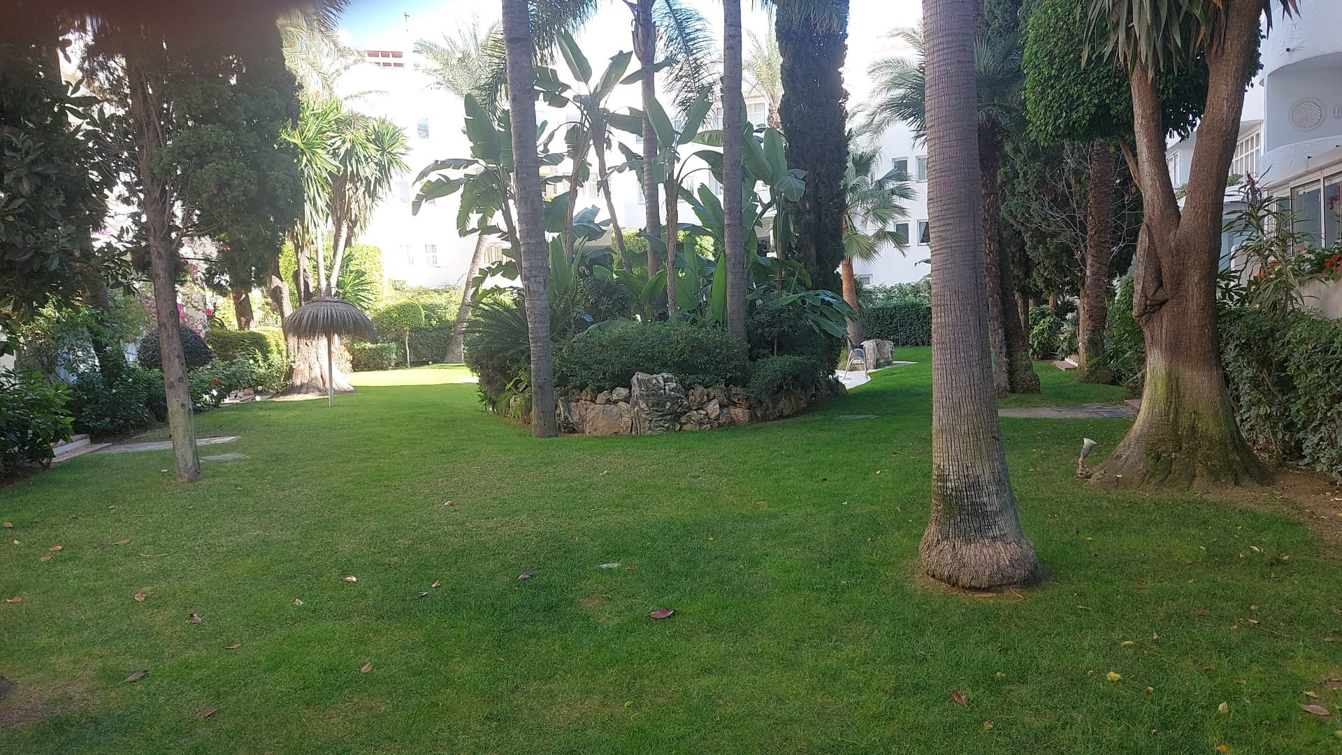 Fantastic location, a 3 bedroom ground floor duplex apartment in Marbella Real