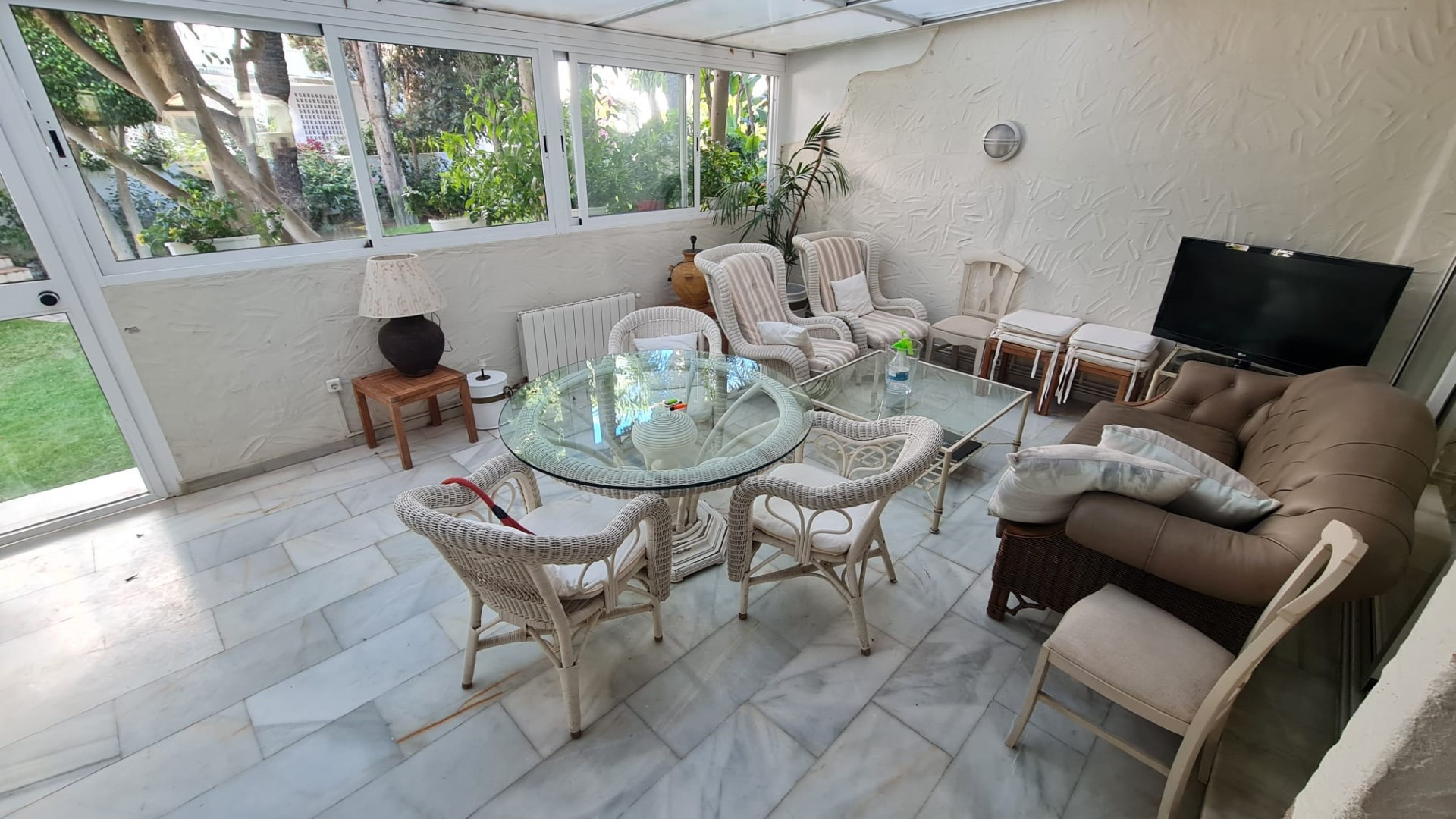 Fantastic location, a 3 bedroom ground floor duplex apartment in Marbella Real