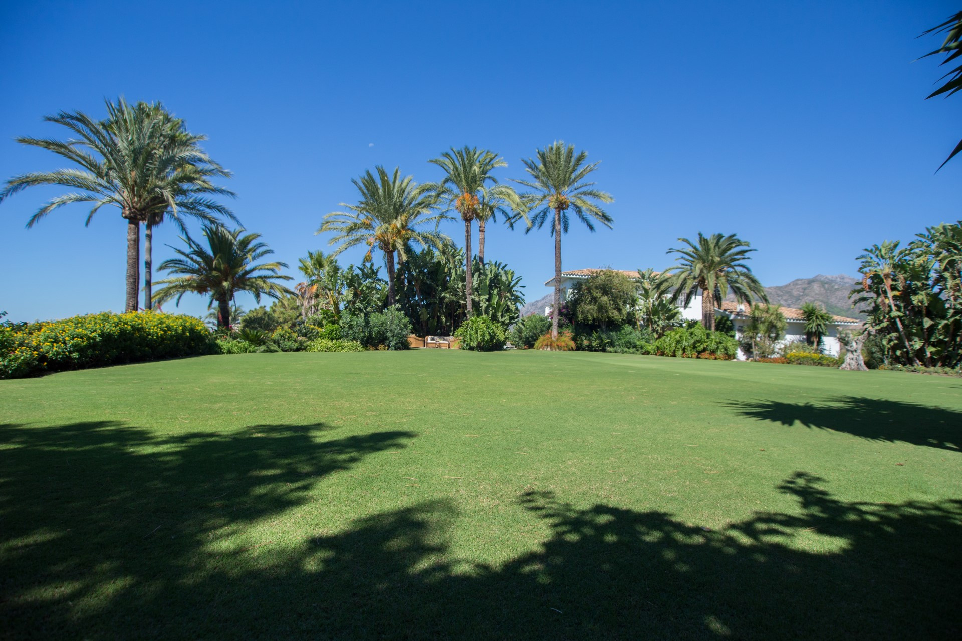 An Extraordinary holiday residence with 3 luxurious villas in Golf Rio Real, Marbella East