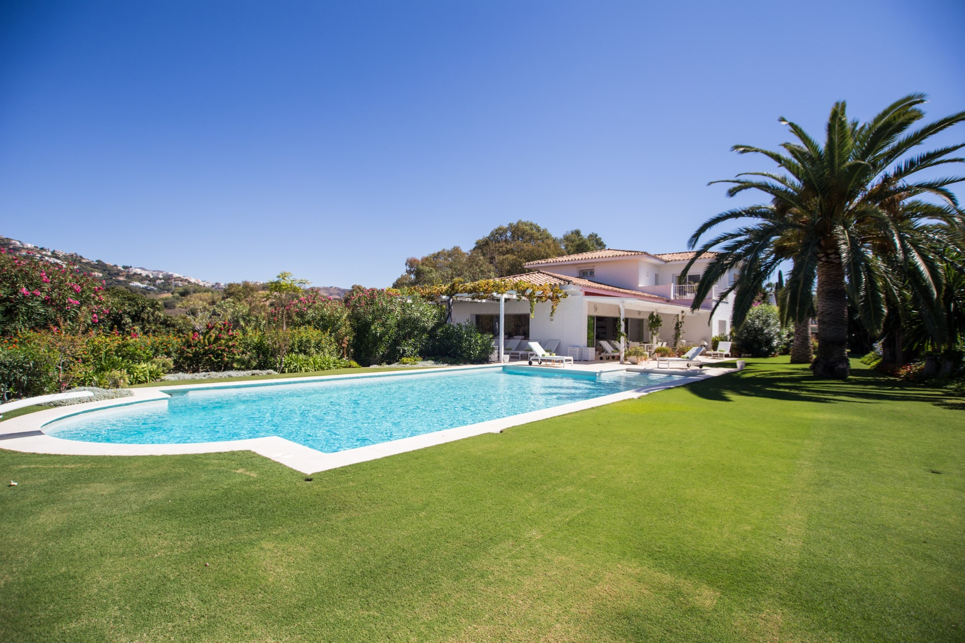 An Extraordinary holiday residence with 3 luxurious villas in Golf Rio Real, Marbella East