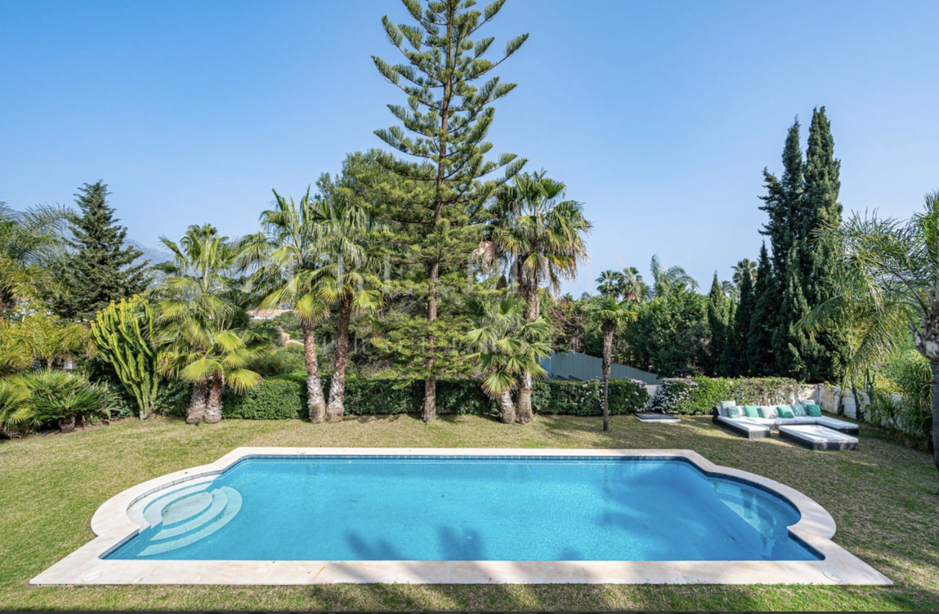 A charming 4 bedroom villa in Finca la Judía, Nueva Andalucía