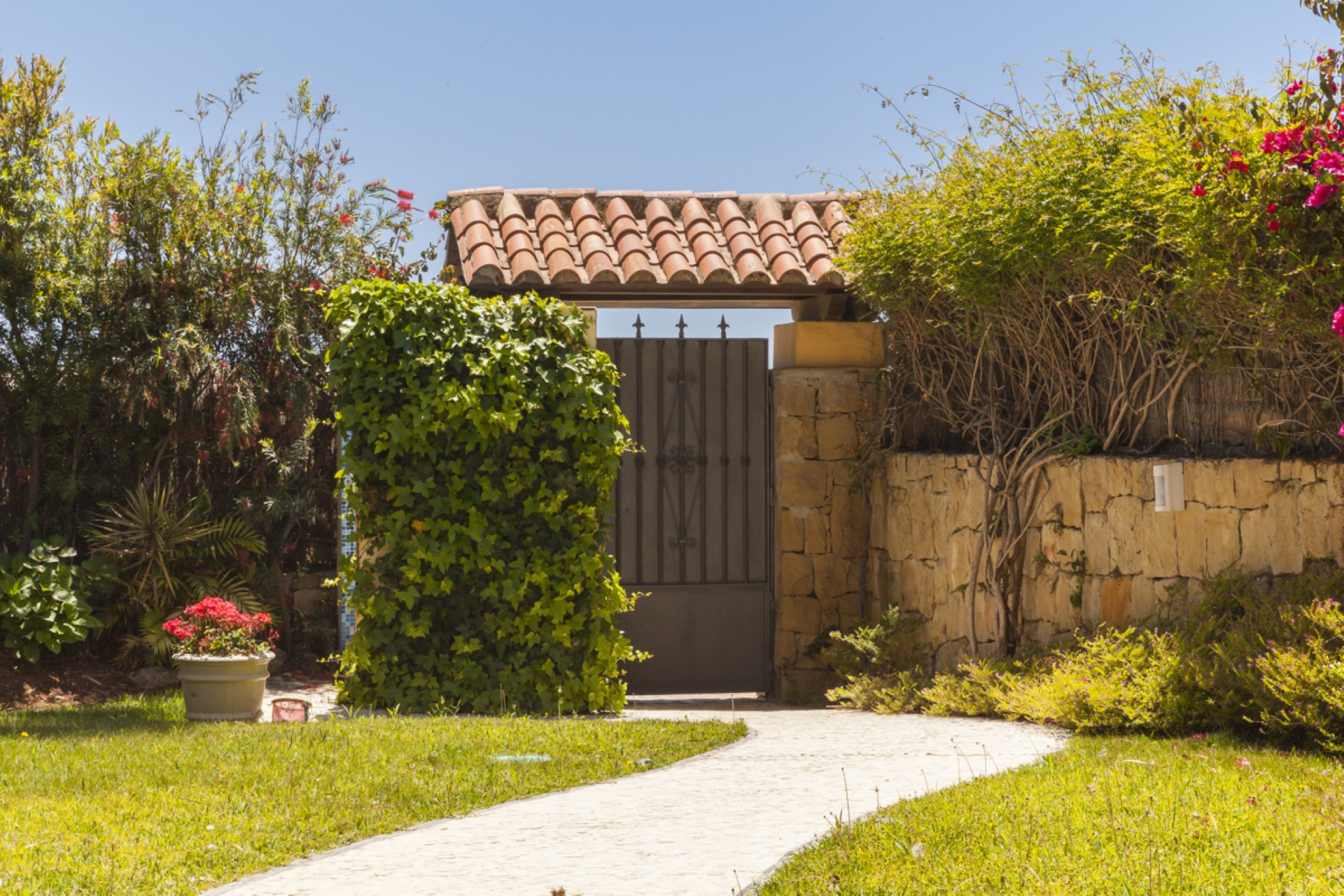 A spectacular frontline beach townhouse in Bahia de Marbella, Marbella East