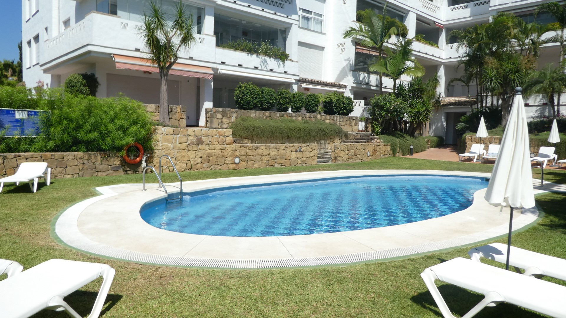 A lovely 3 bedroom apartment in Las Cañas beach, The Golden Mile