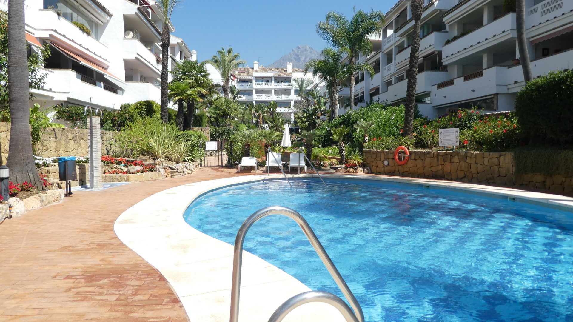 A lovely 3 bedroom apartment in Las Cañas beach, The Golden Mile