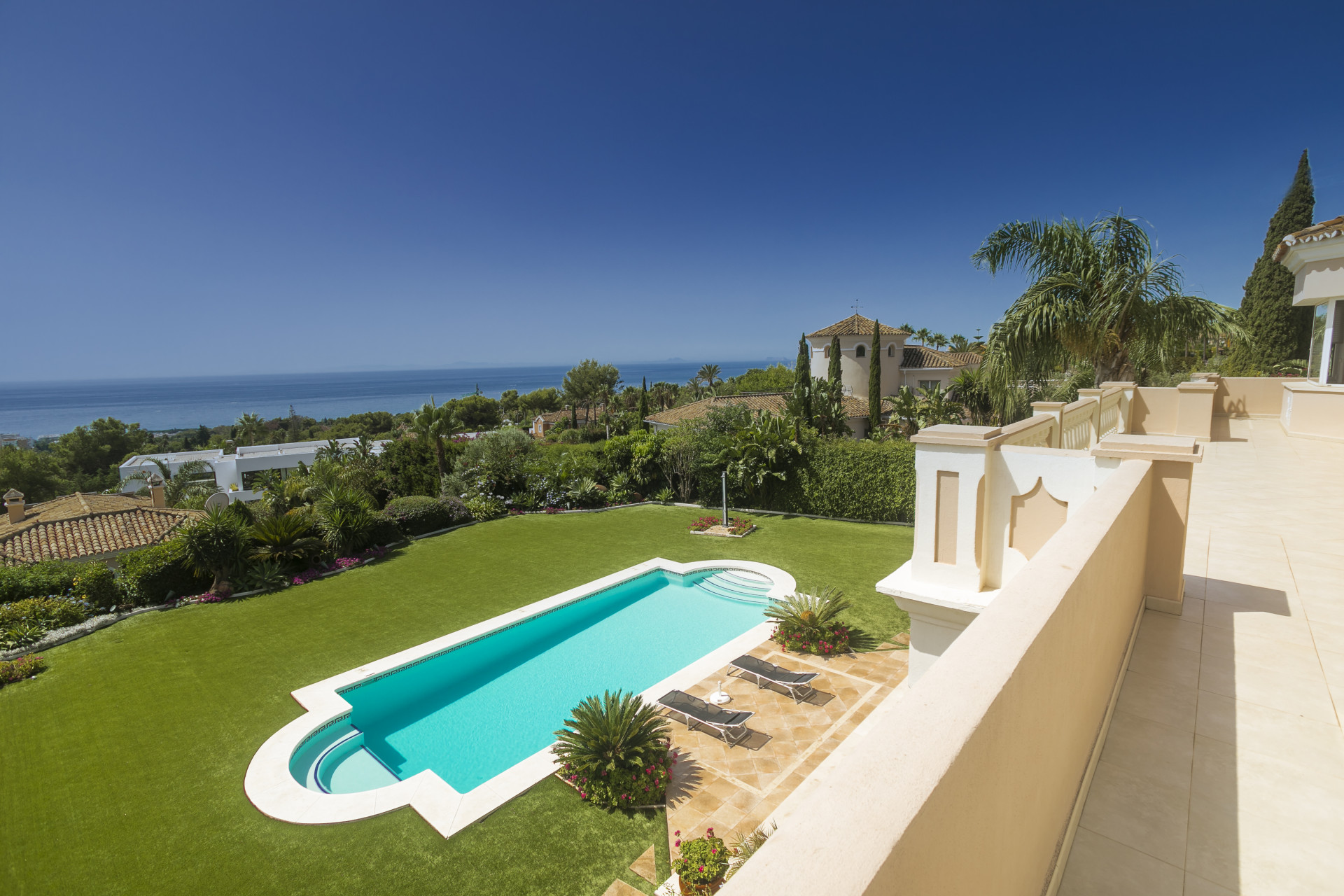 Classical style villa in Sierra Blanca and Cascada de Camojan