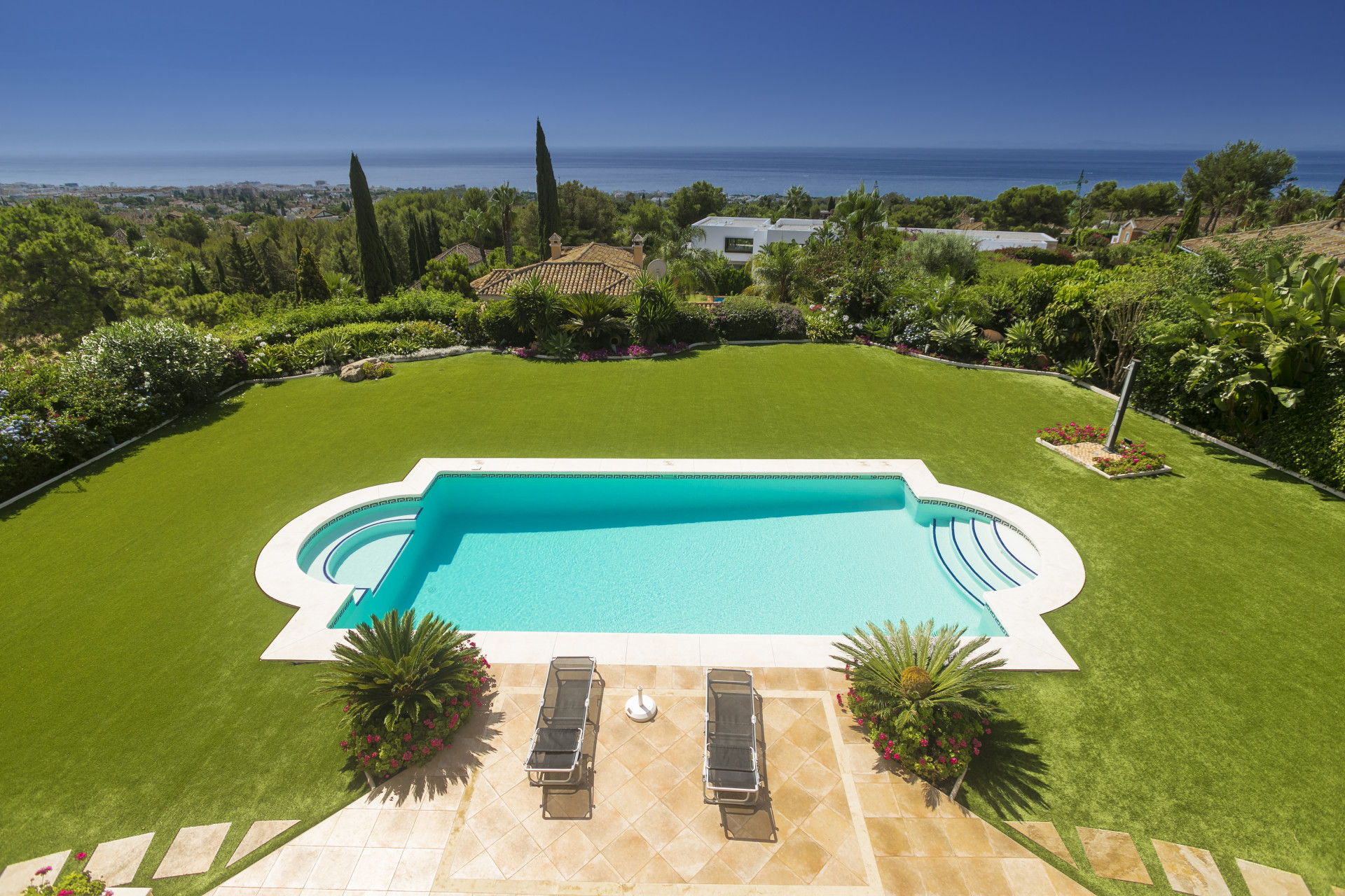 Classical style villa in Sierra Blanca and Cascada de Camojan