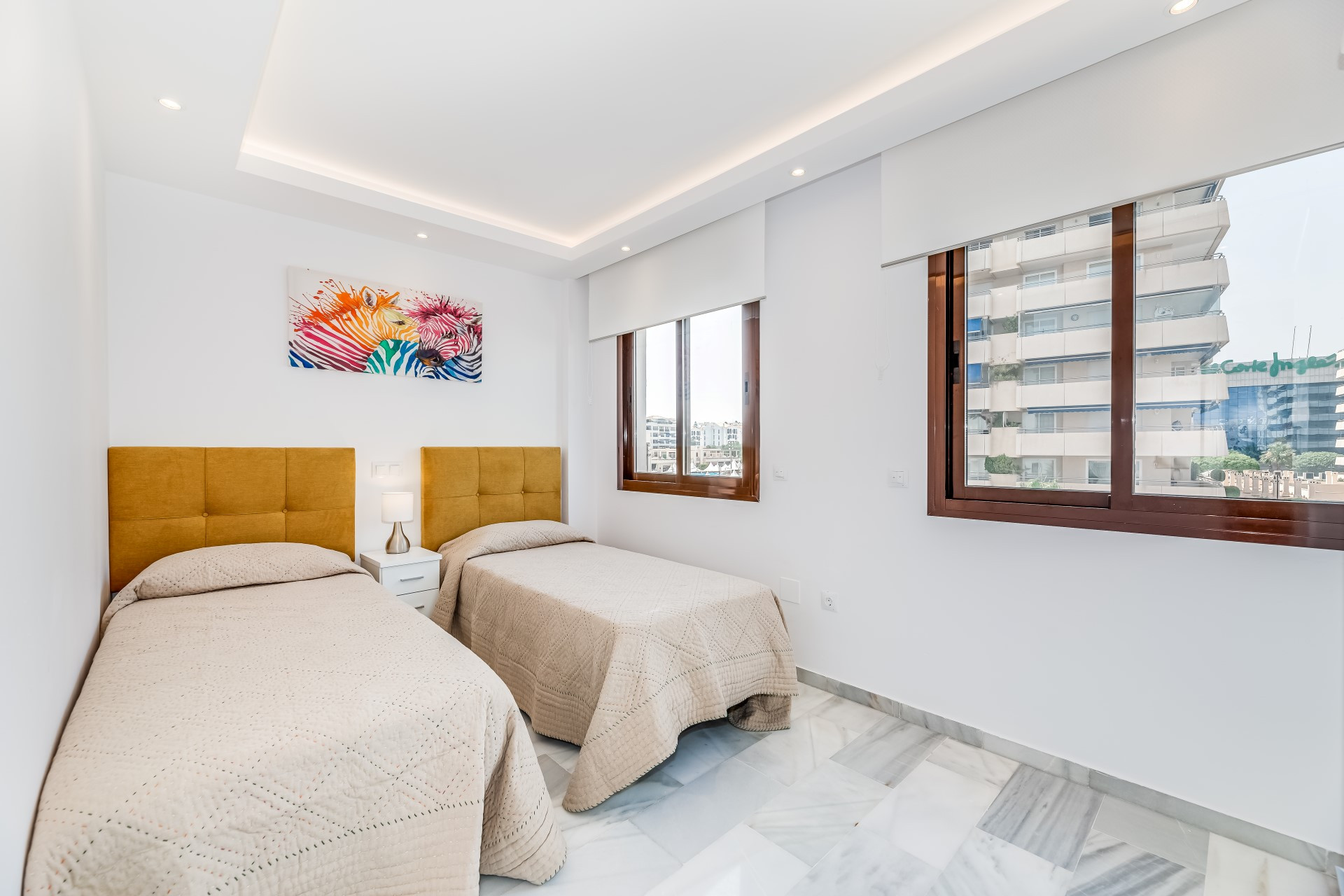 Apartamento moderno de 2 dormitorios en la Marina de Puerto Banus