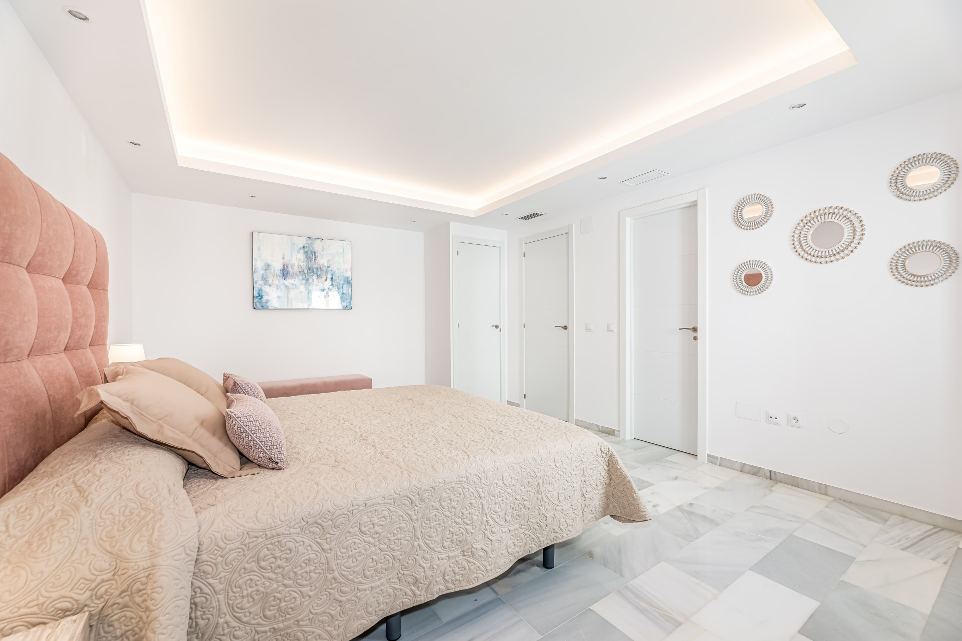 Apartamento moderno de 2 dormitorios en la Marina de Puerto Banus