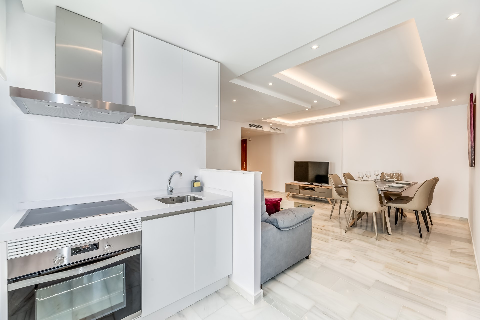 Apartamento moderno de 2 dormitorios en la Marina de Puerto Banus