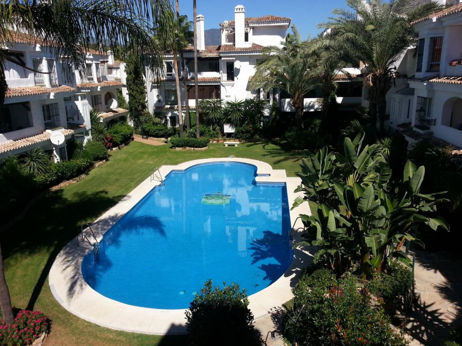 A 3 bedroom ground floor apartment in Los Naranjos de Marbella