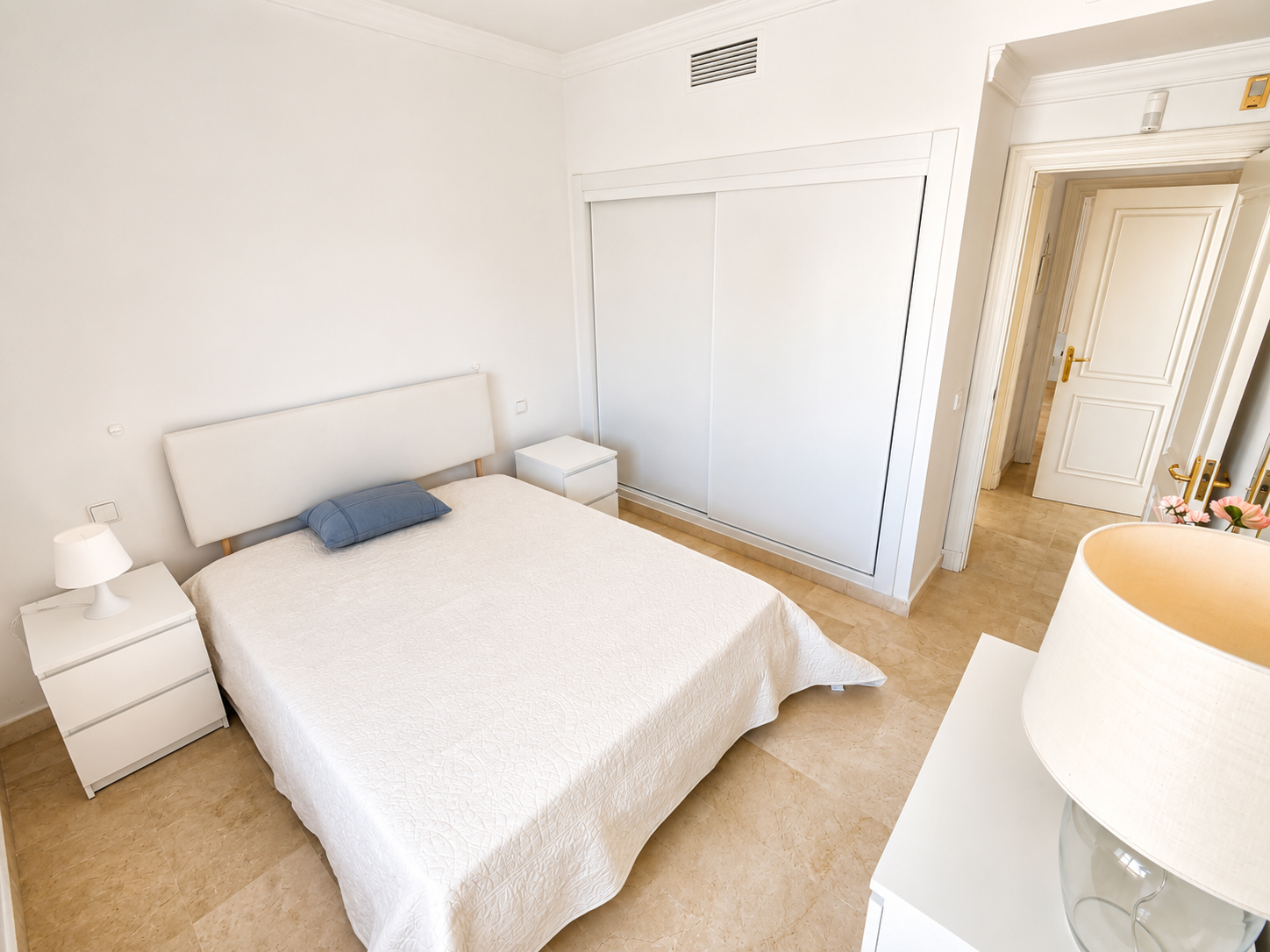 Aloha Gardens, 2 bedroom penthouse with solarium roof terrace