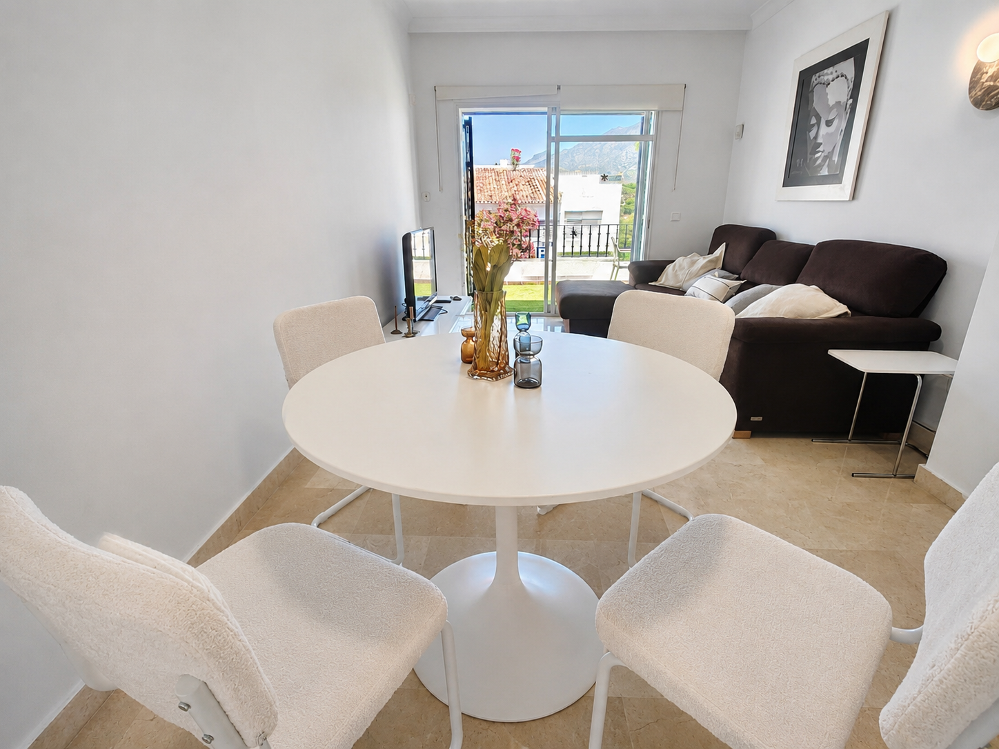 Aloha Gardens, 2 bedroom penthouse with solarium roof terrace