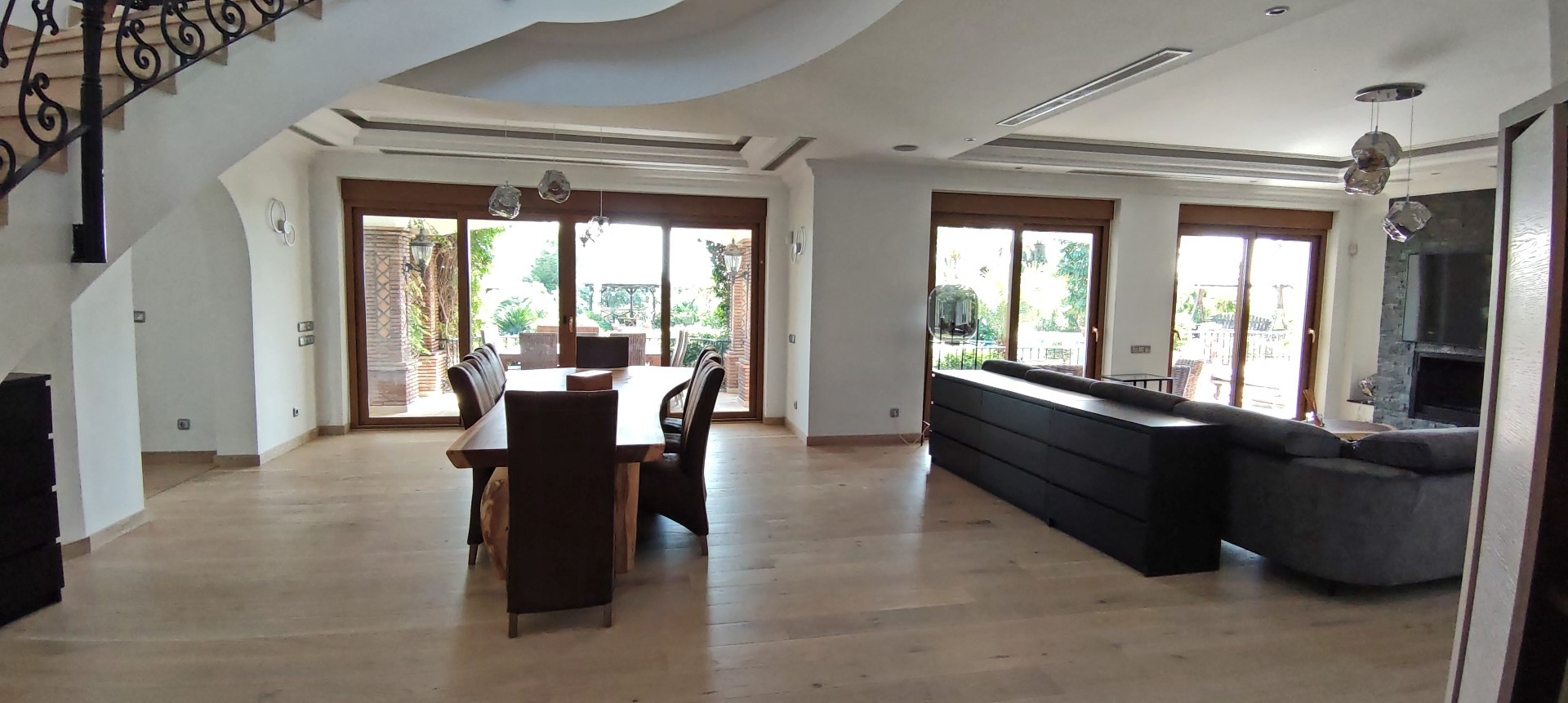 6 bedroom villa in El Paraiso Alto, Benahavis in a stylish classical style