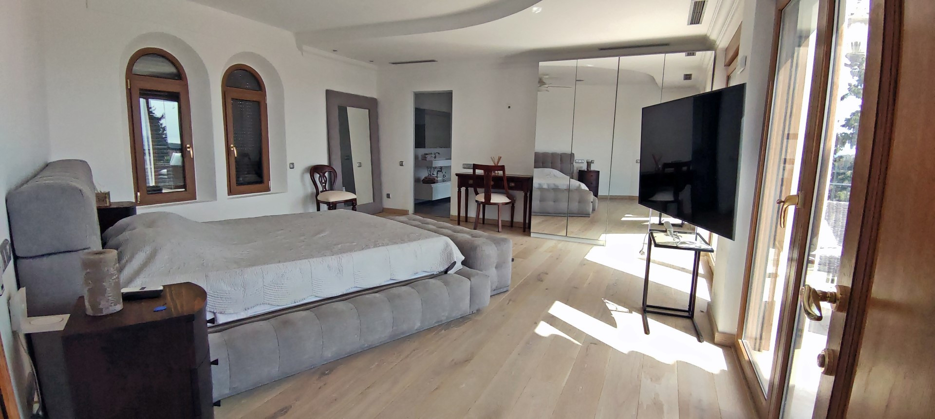 6 bedroom villa in El Paraiso Alto, Benahavis in a stylish classical style