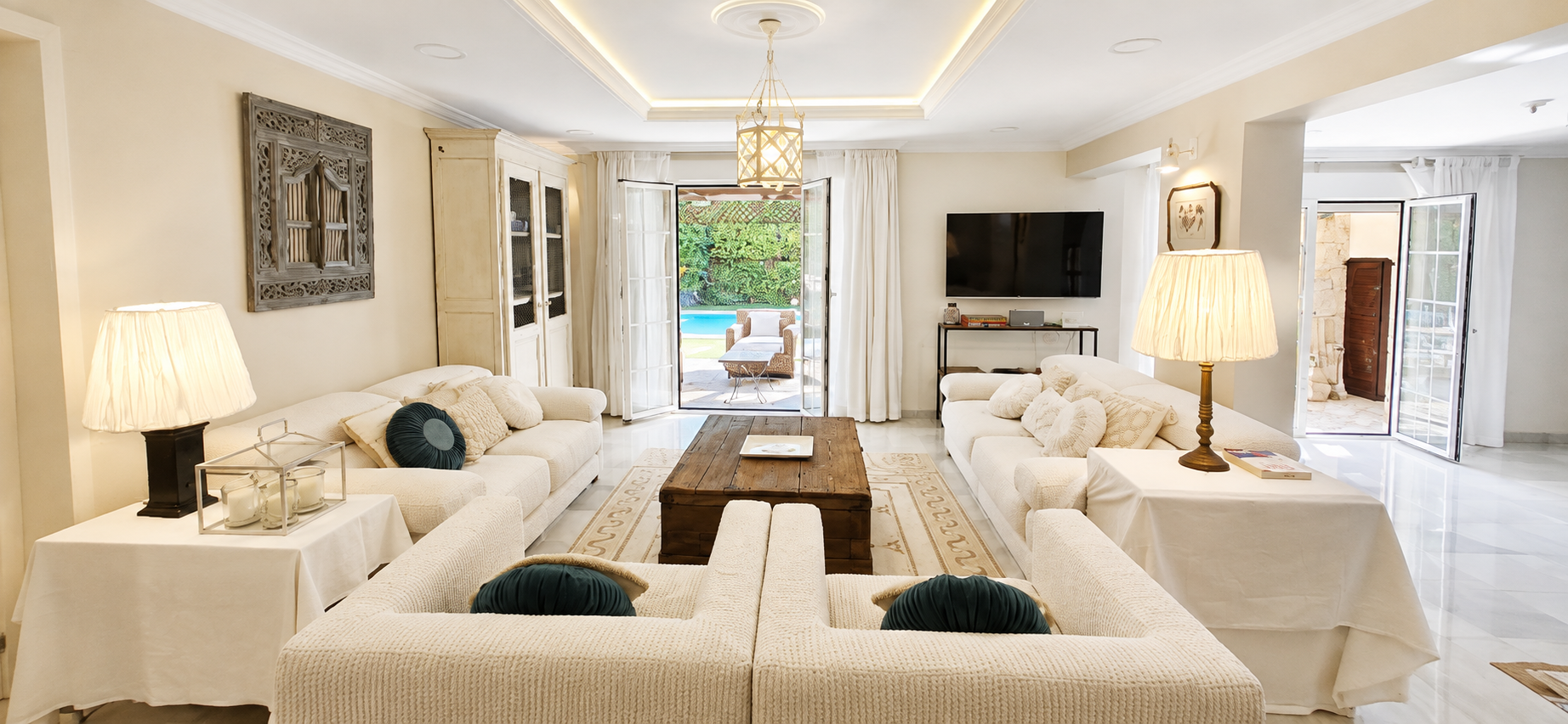Villa privada de 4 dormitorios de estilo clásico en Nueva Andalucía