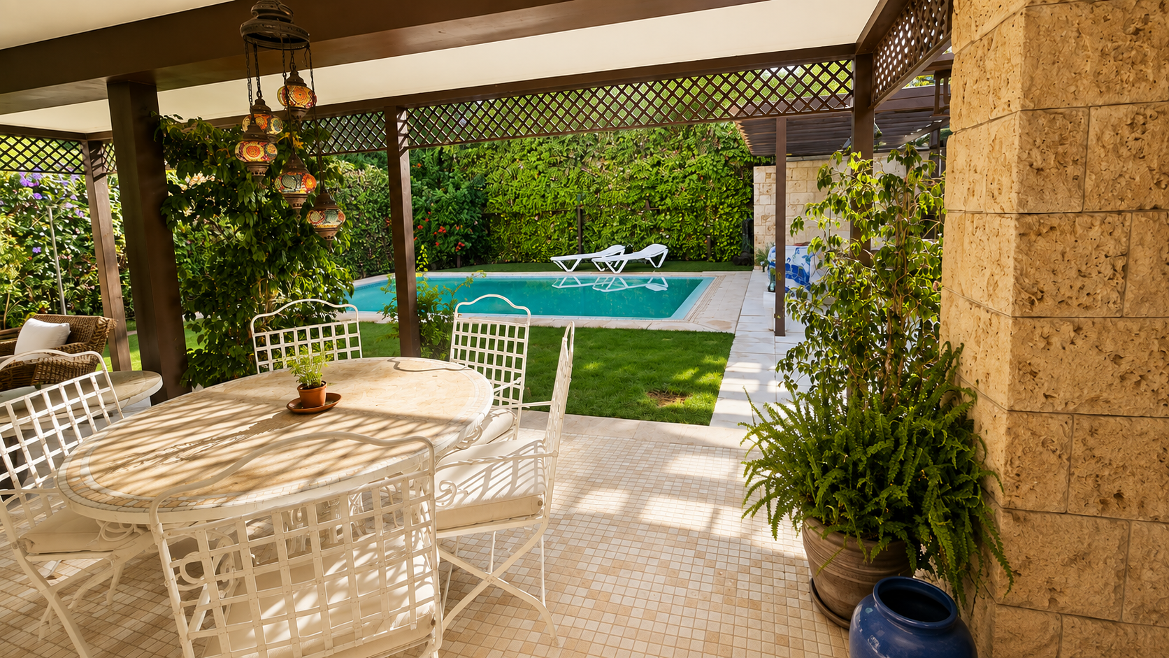 Villa privada de 4 dormitorios de estilo clásico en Nueva Andalucía