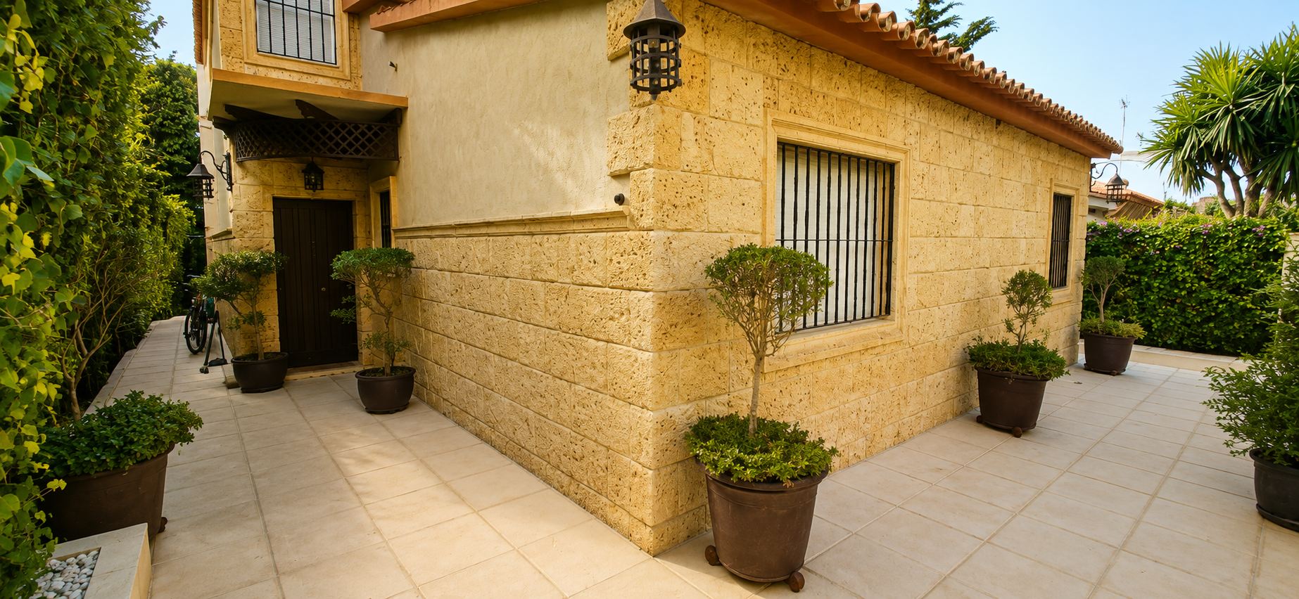 Classical style private 4 bedroom villa in Nueva Andalucia