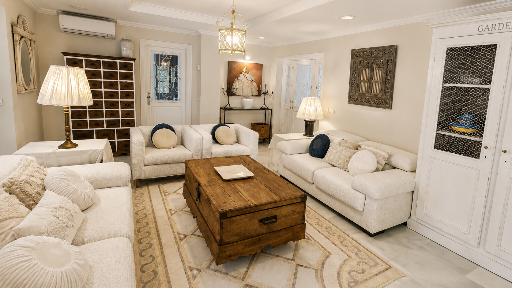 Villa privada de 4 dormitorios de estilo clásico en Nueva Andalucía
