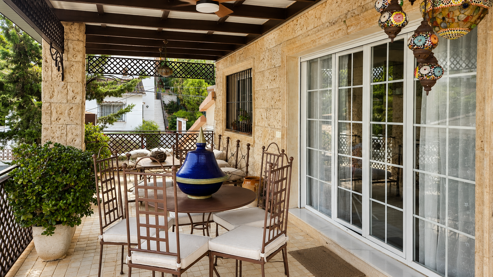 Classical style private 4 bedroom villa in Nueva Andalucia
