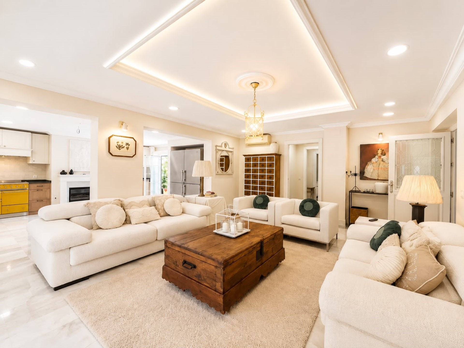 Classical style private 4 bedroom villa in Nueva Andalucia 