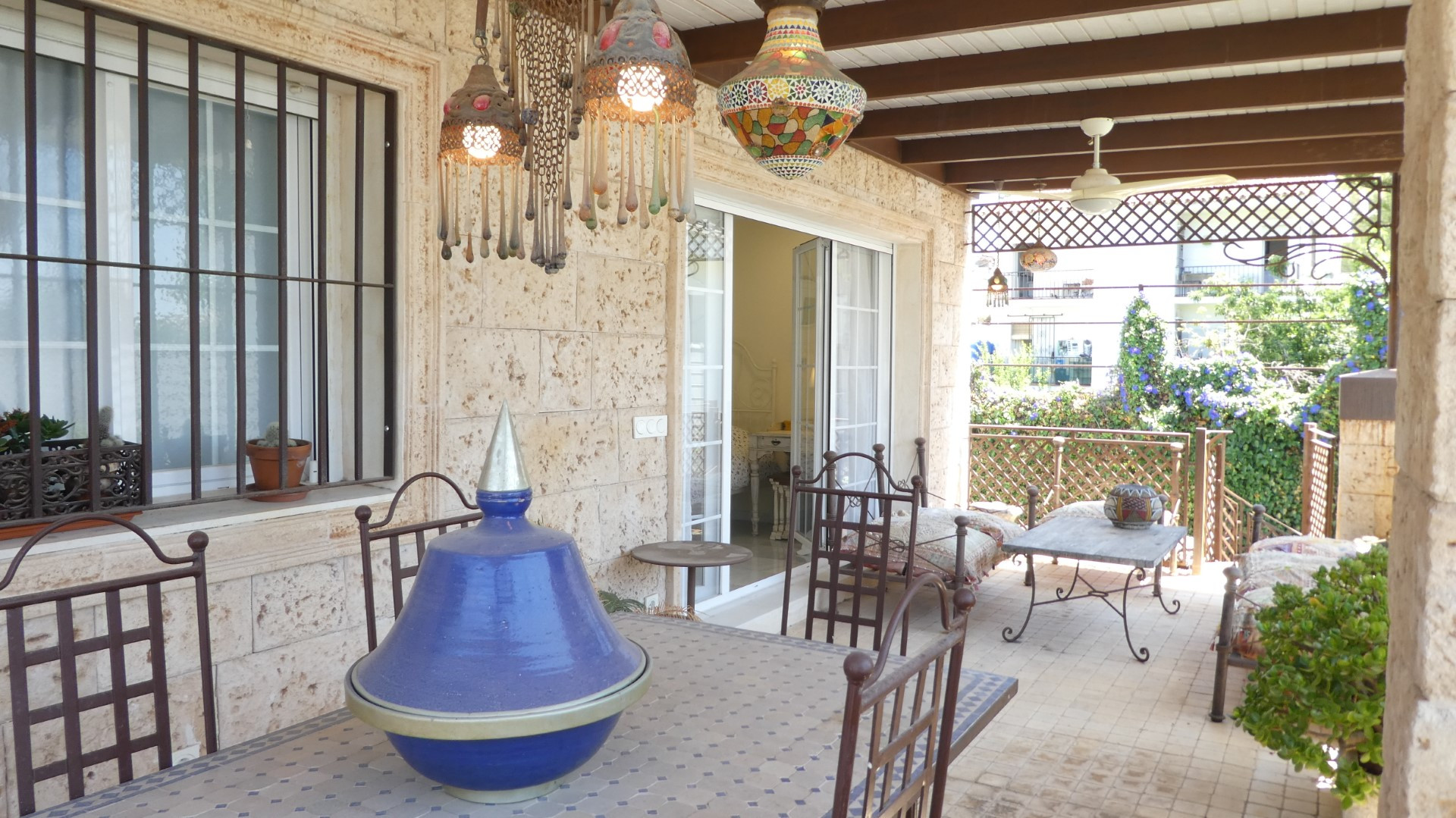 Villa privada de 4 dormitorios de estilo clásico en Nueva Andalucía