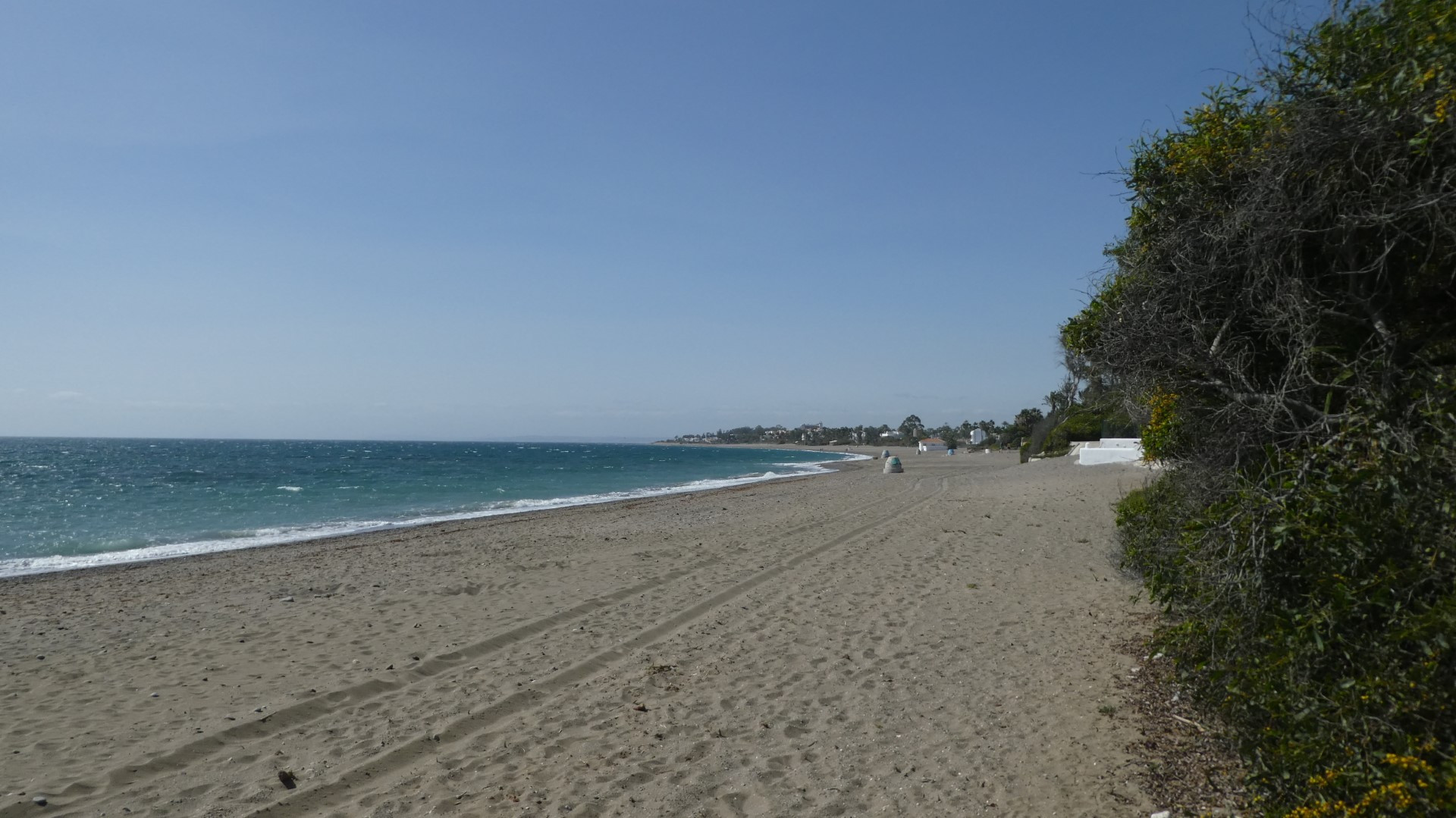 Charismatic second line beach villa in El Paraiso Barronal