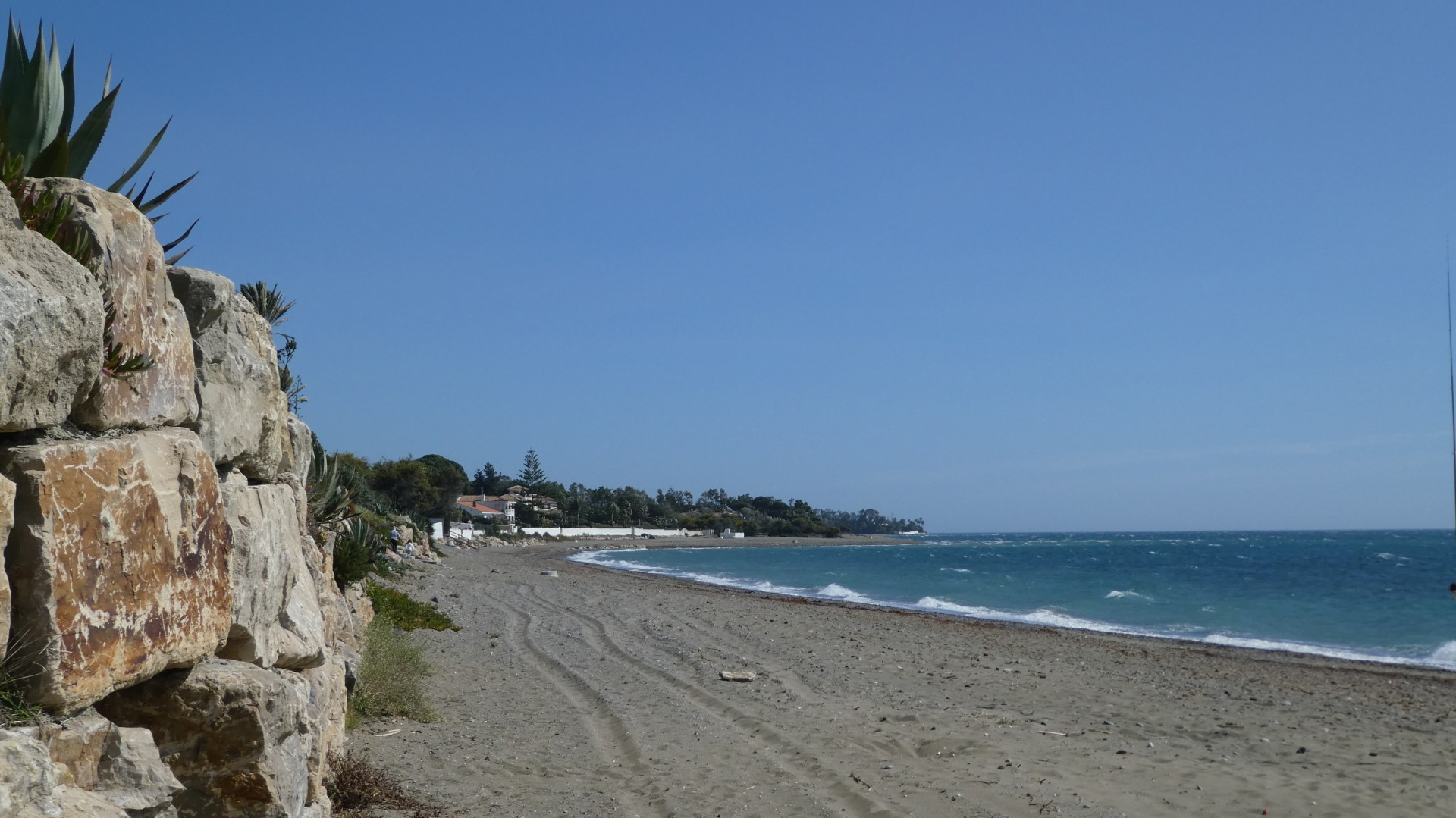 Charismatic second line beach villa in El Paraiso Barronal