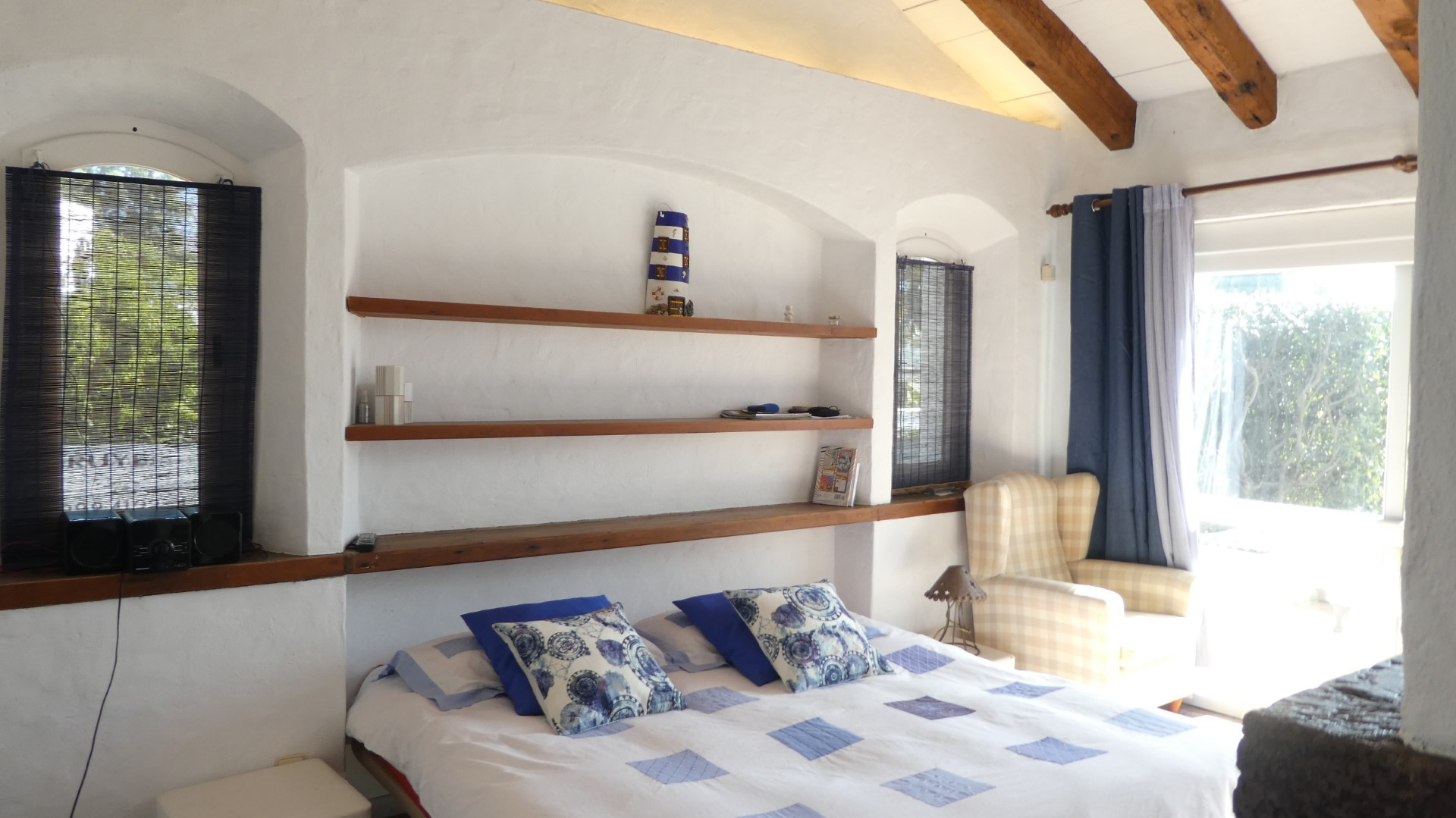 Charismatic second line beach villa in El Paraiso Barronal