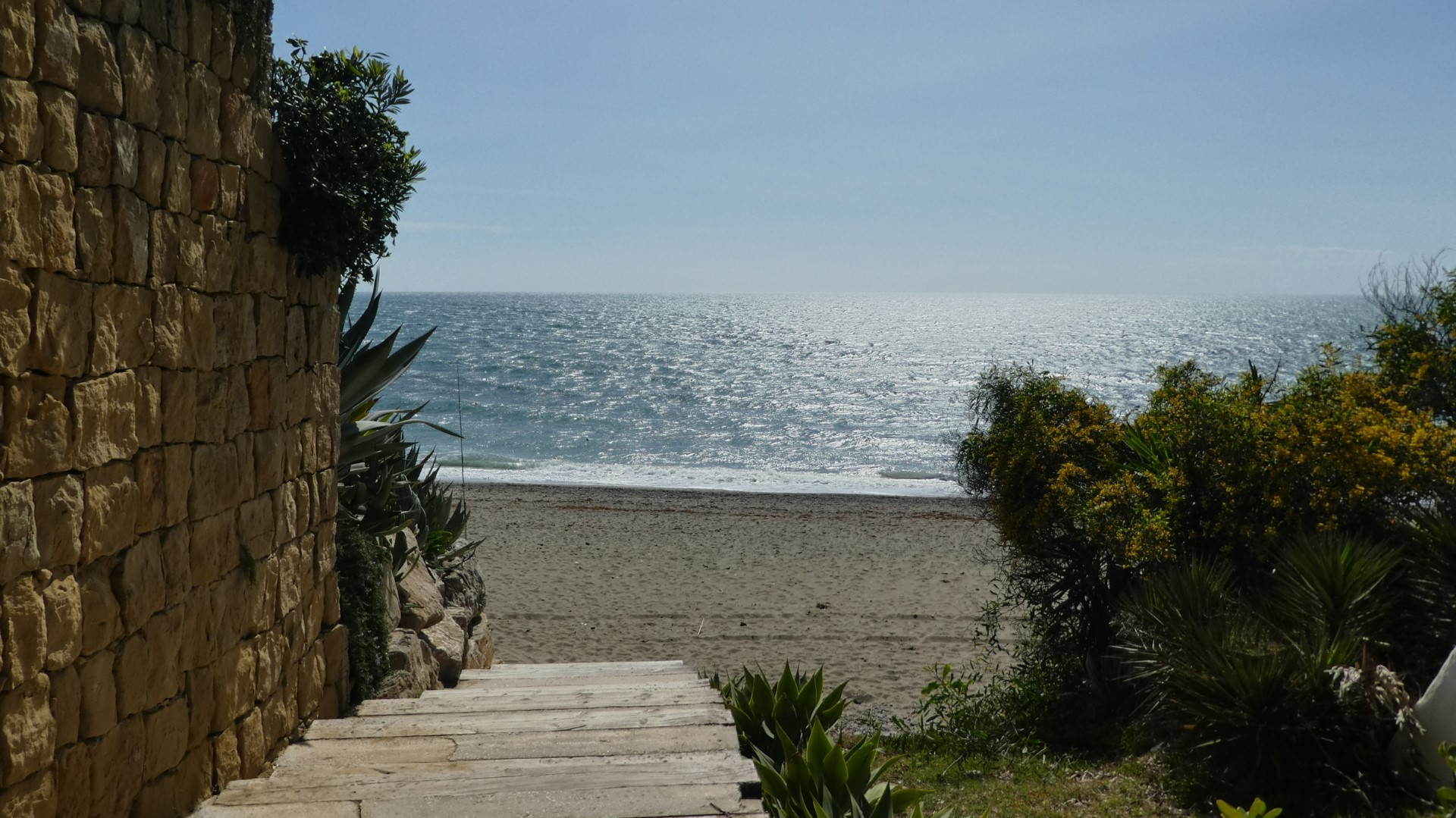 Charismatic second line beach villa in El Paraiso Barronal