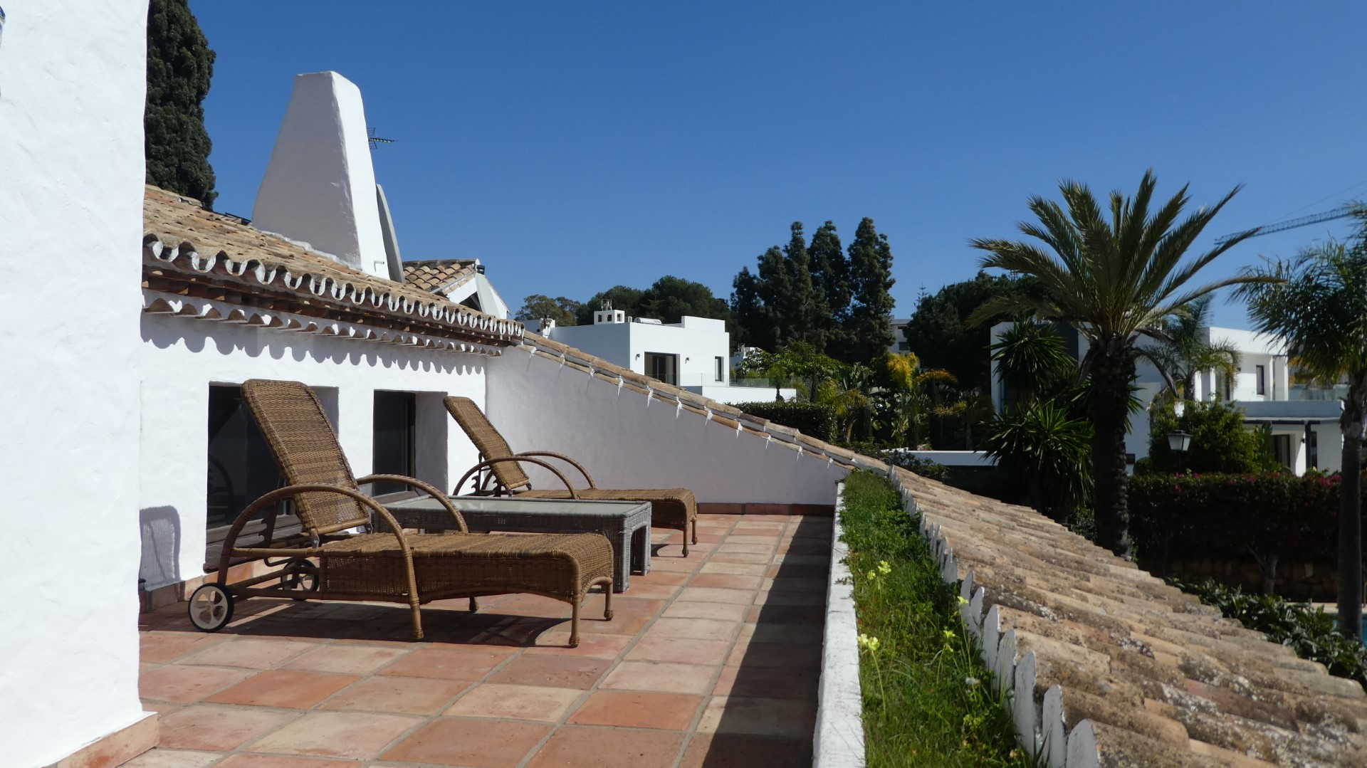 Charismatic second line beach villa in El Paraiso Barronal