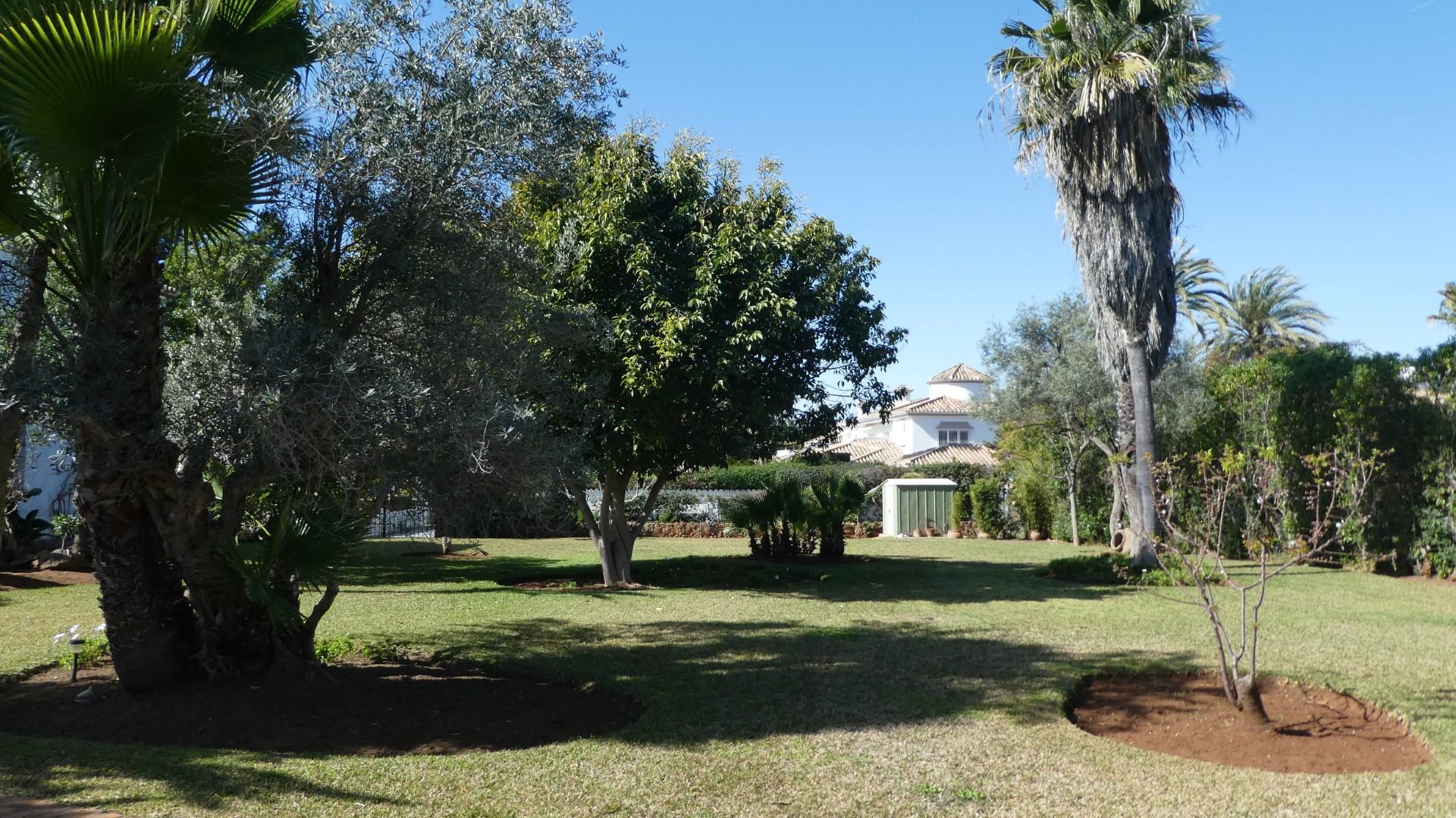 Charismatic second line beach villa in El Paraiso Barronal