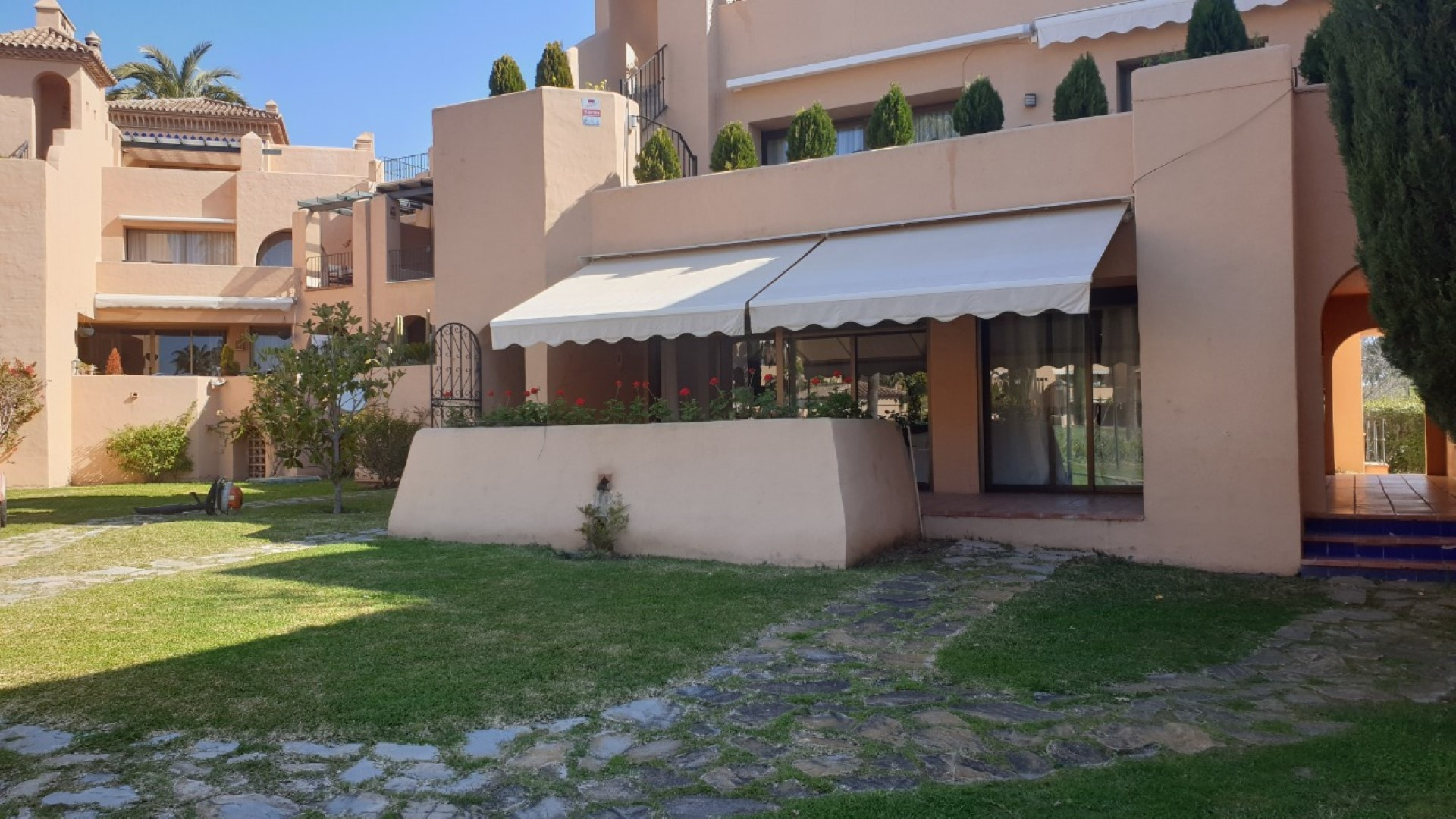 Stylish 2 bedroom ground floor apartment in La Cartuja del Golf