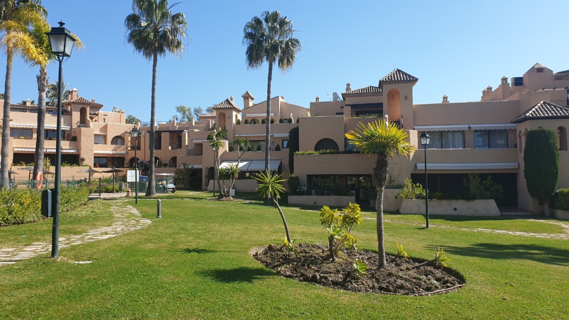 Stylish 2 bedroom ground floor apartment in La Cartuja del Golf