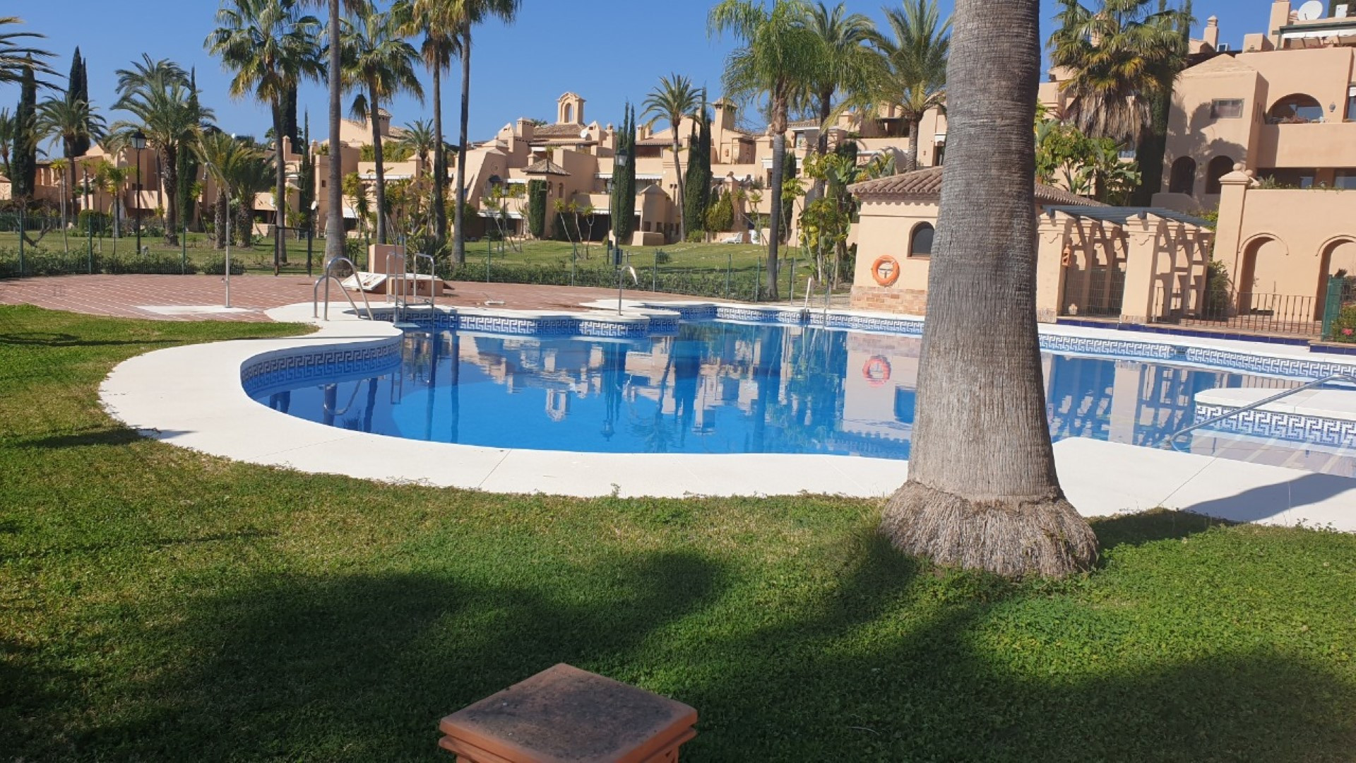 Stylish 2 bedroom ground floor apartment in La Cartuja del Golf