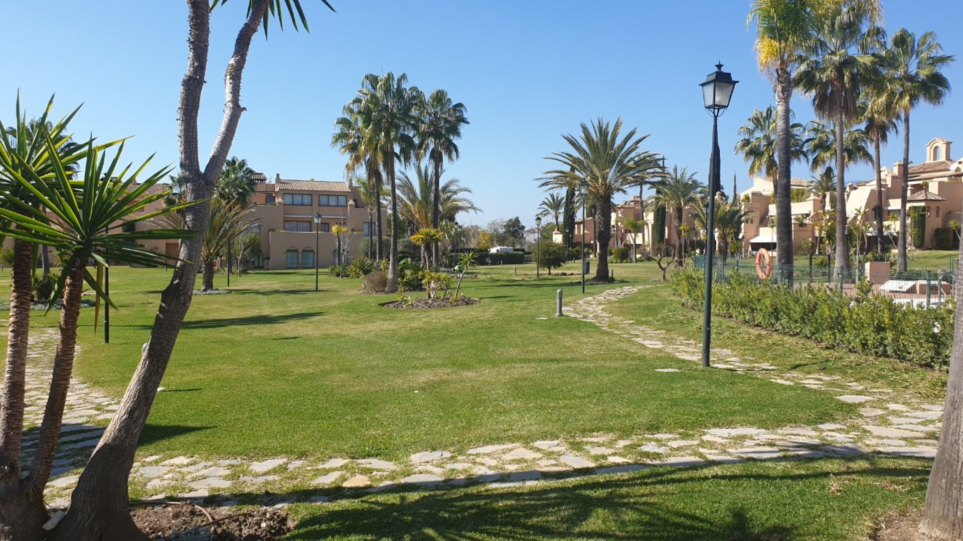 Stylish 2 bedroom ground floor apartment in La Cartuja del Golf