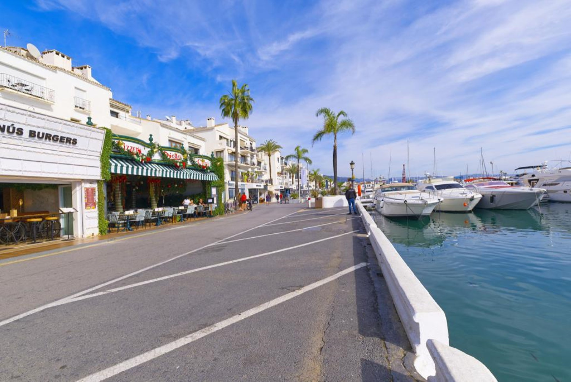 2 bedroom beachside apartment in Terrazas de Banus