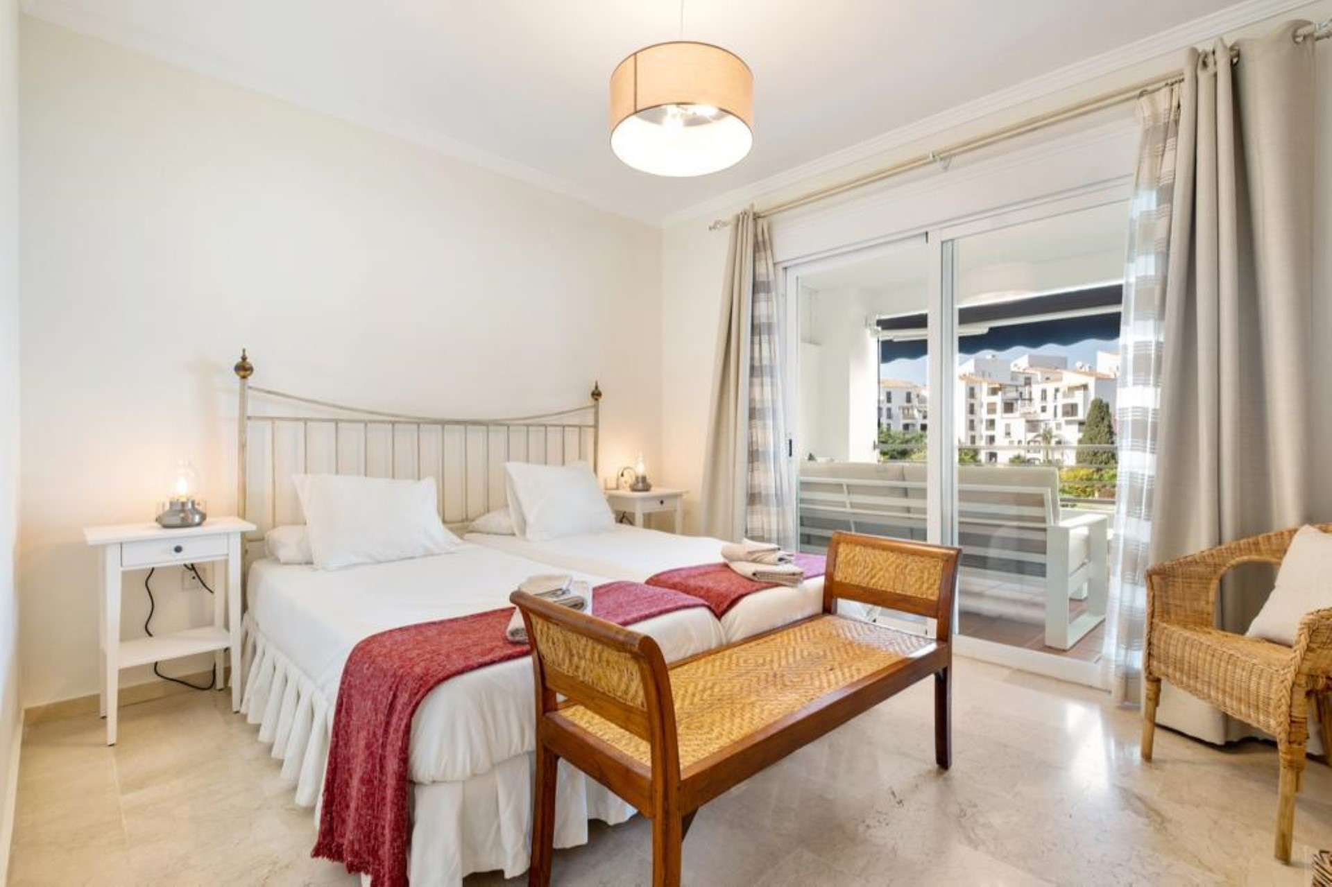 2 bedroom beachside apartment in Terrazas de Banus