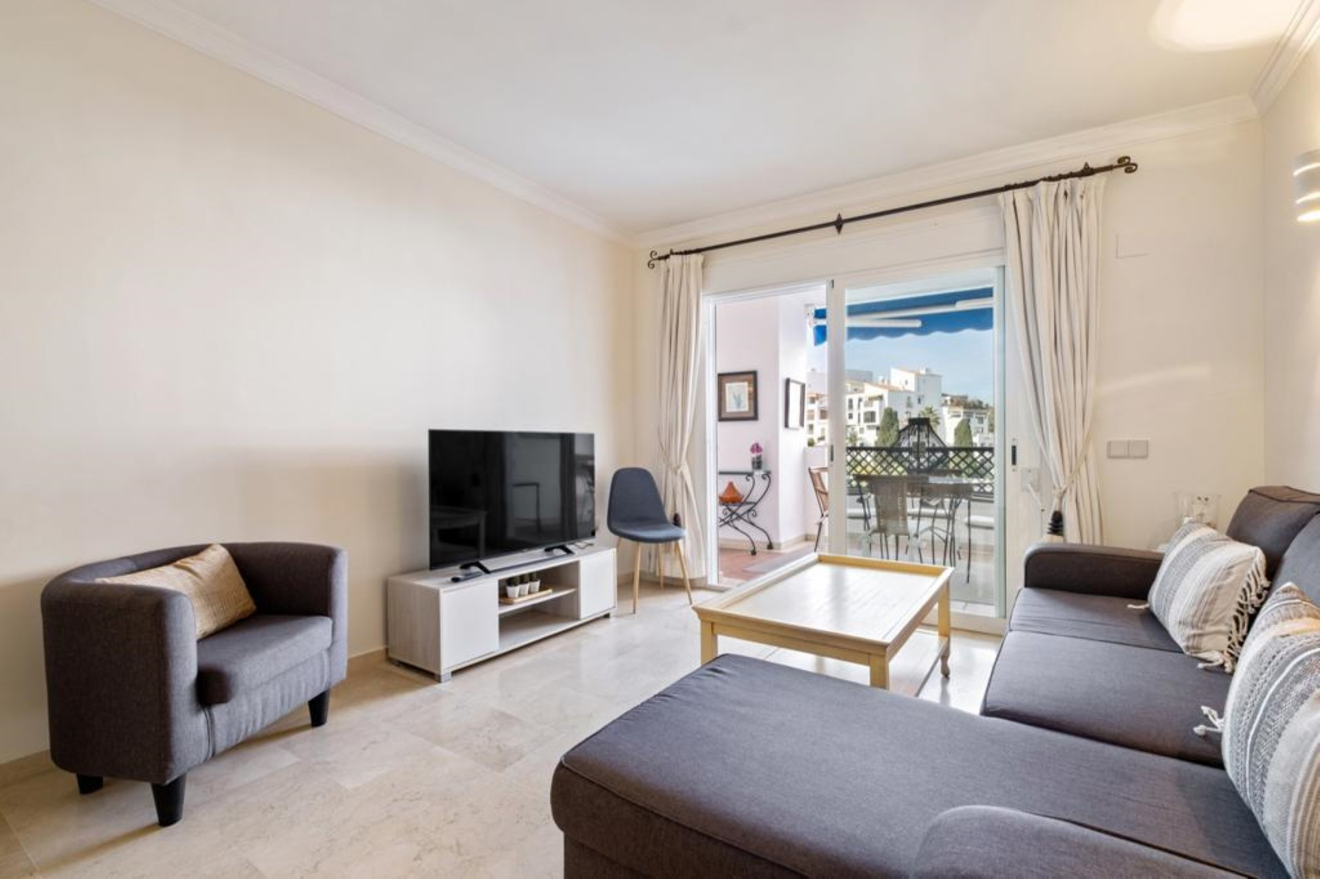 2 bedroom beachside apartment in Terrazas de Banus