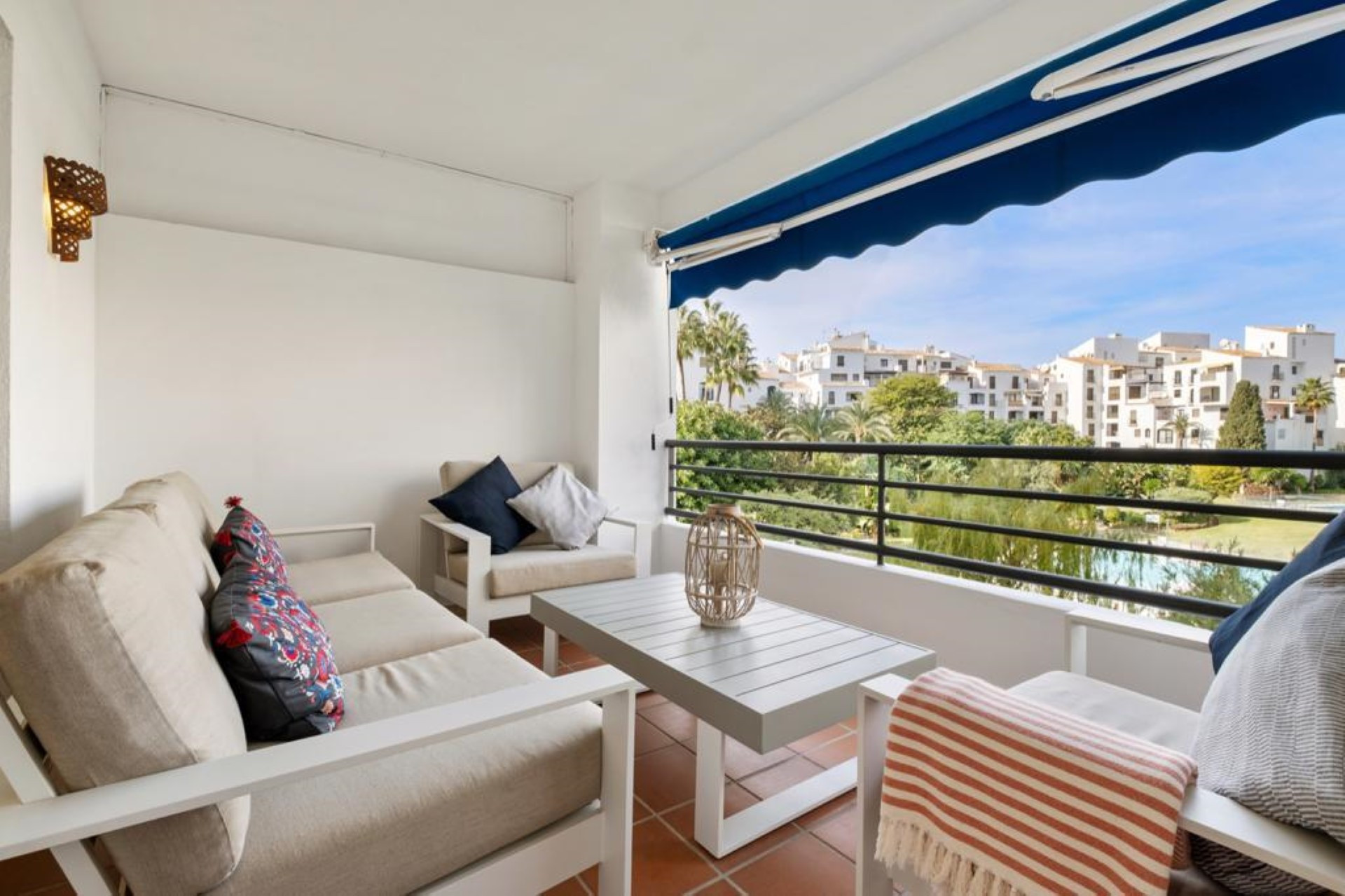 2 bedroom beachside apartment in Terrazas de Banus