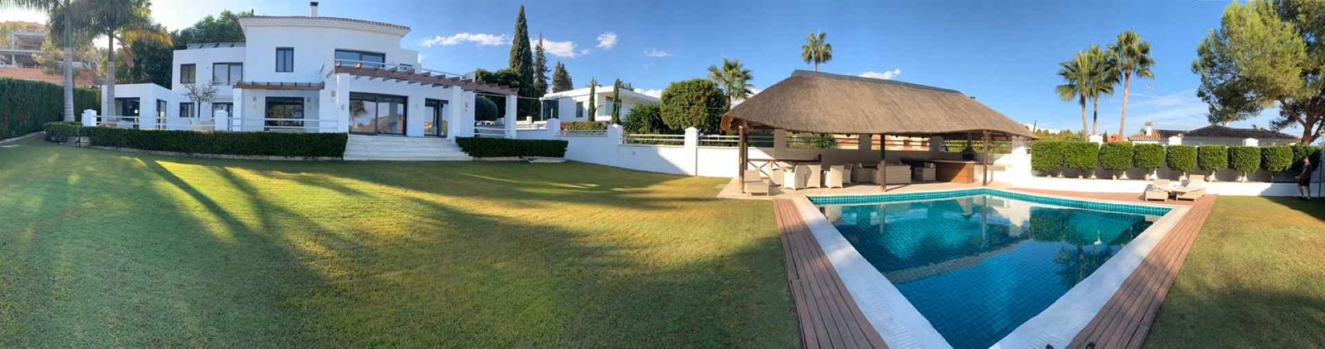 A fully refurbished modern 6 bedroom villa in Nueva Andalucia