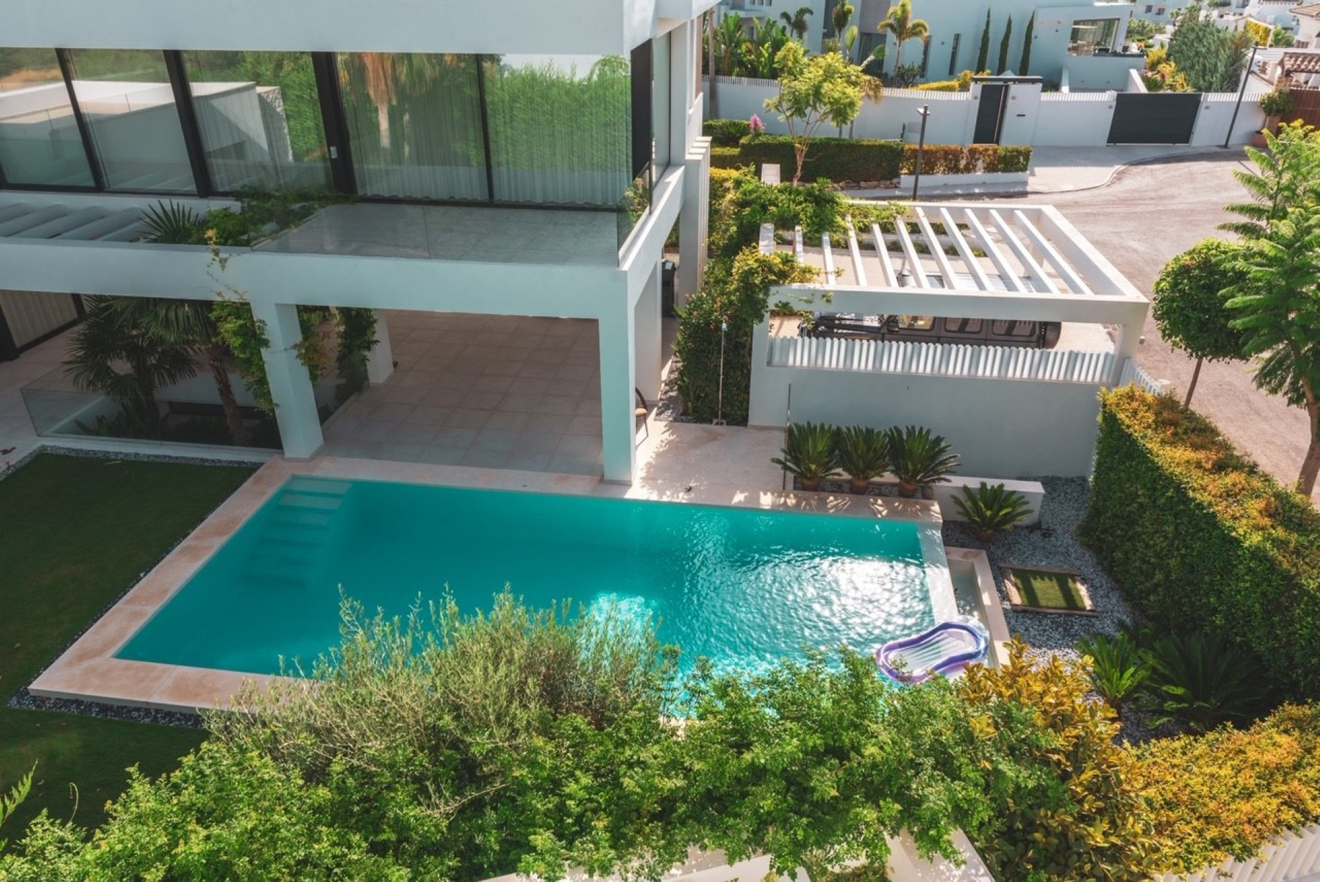 Impresionantes modernas villas en Benahavis