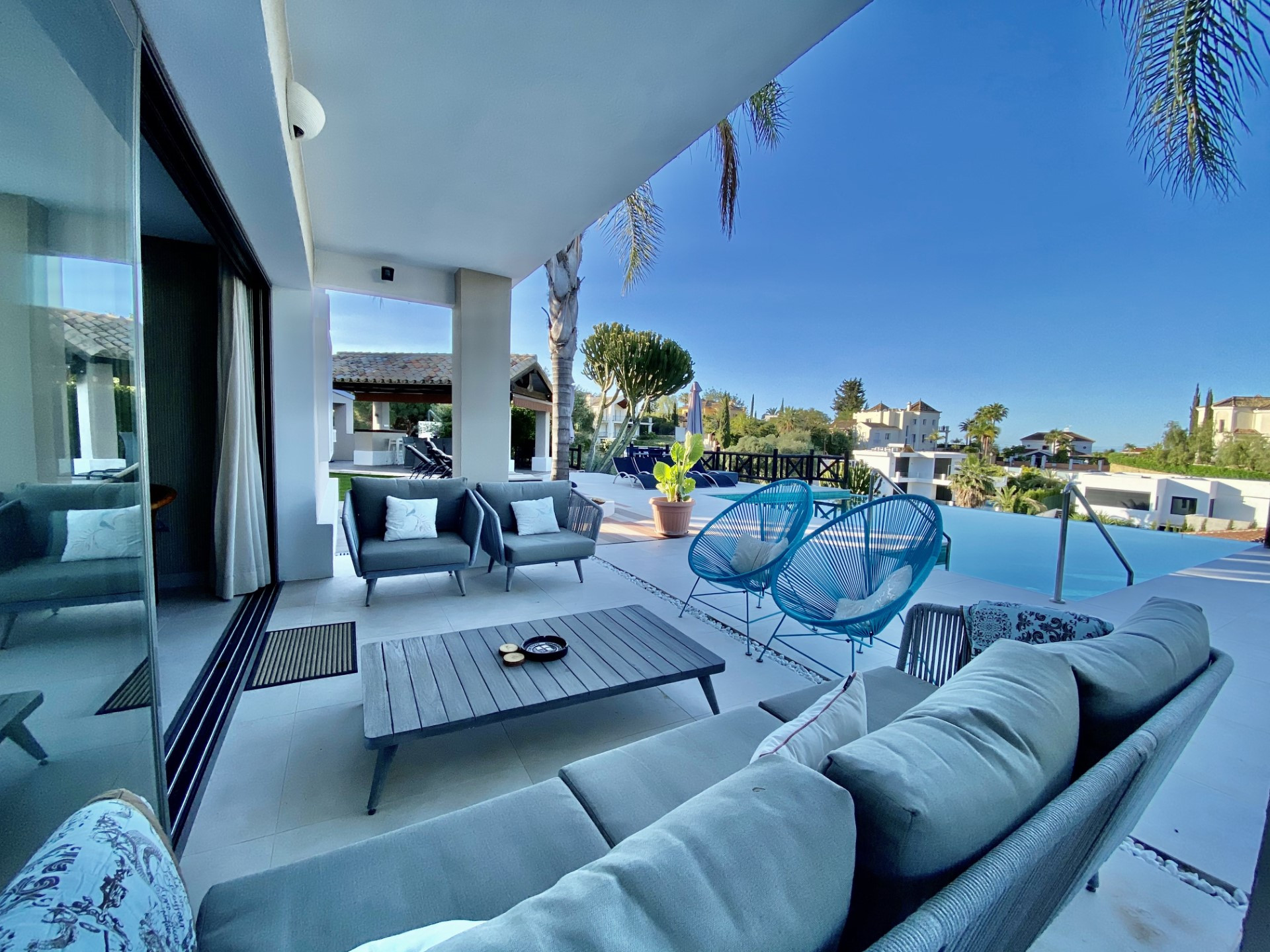 FANTASTICA VILLA DE ESTILO MEDITERRANEO EN EL ROSARIO, MARBELLA ESTE