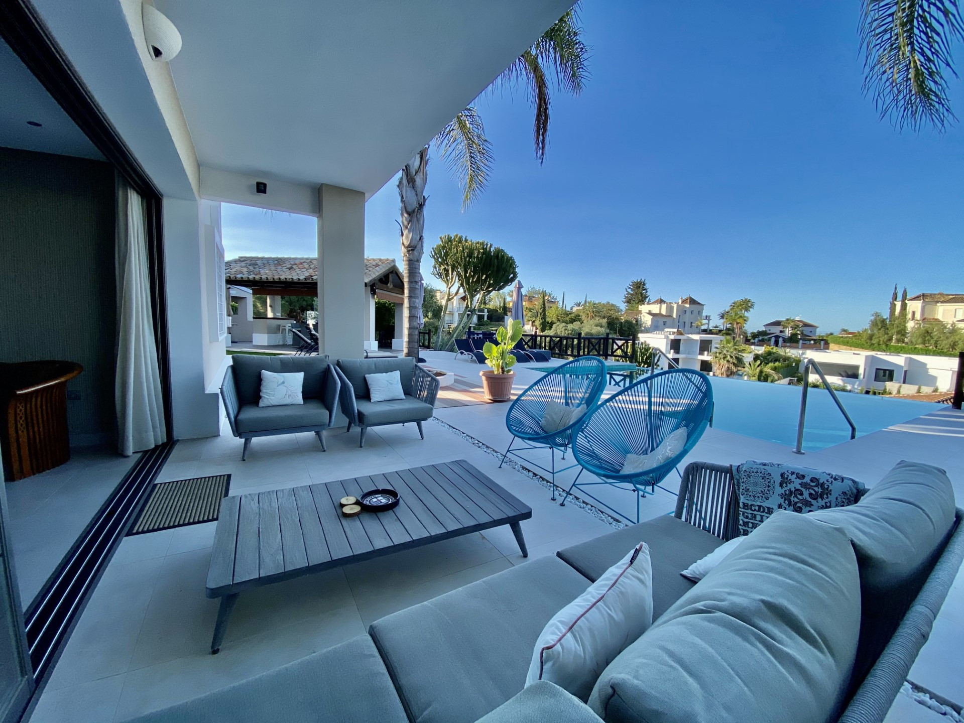 FANTASTICA VILLA DE ESTILO MEDITERRANEO EN EL ROSARIO, MARBELLA ESTE